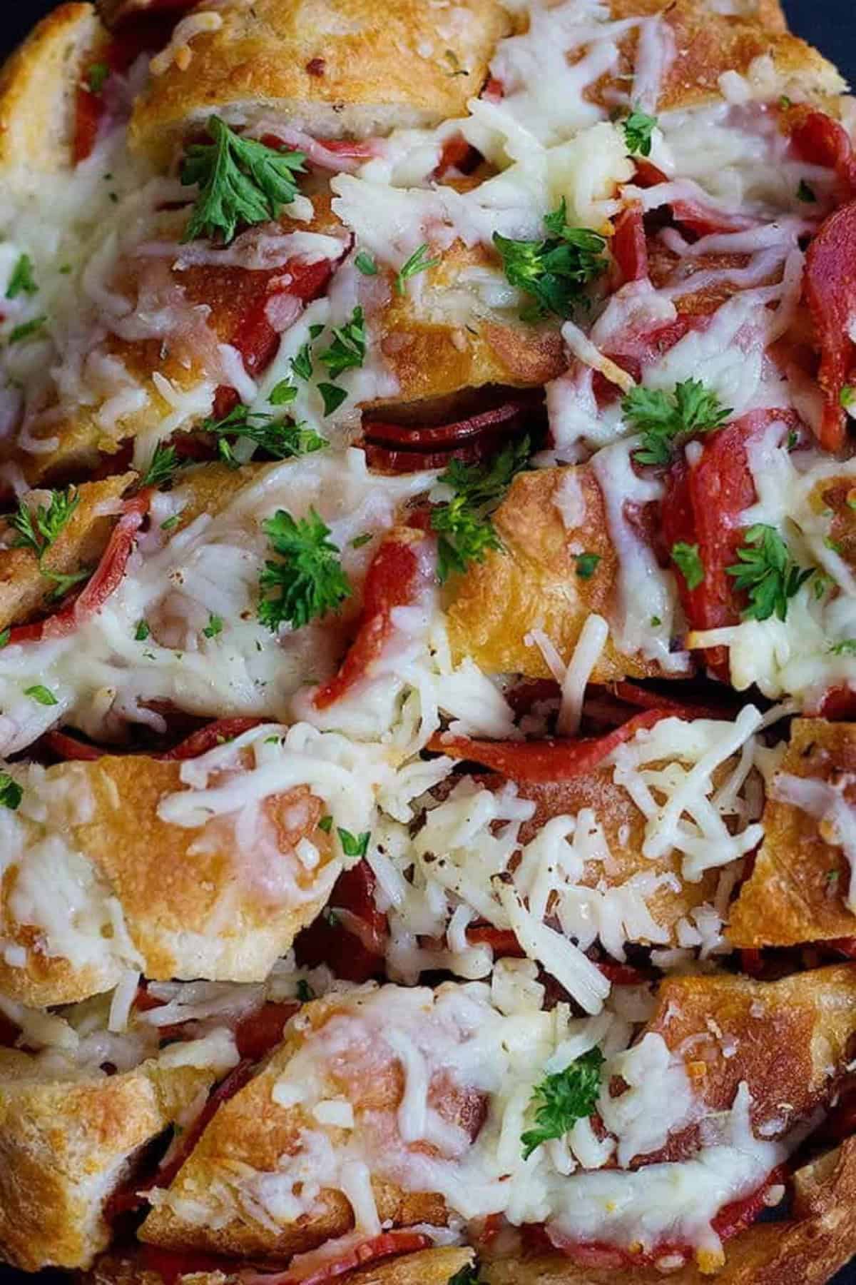 This pull apart pizza bread recipe is easy and quick to make.