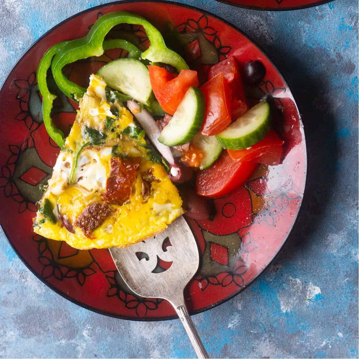 Ready in 20 minutes, this spinach omelette with a Mediterranean twist is perfect for breakfast. It's packed with vegetables and flavor, and is very easy to make.
