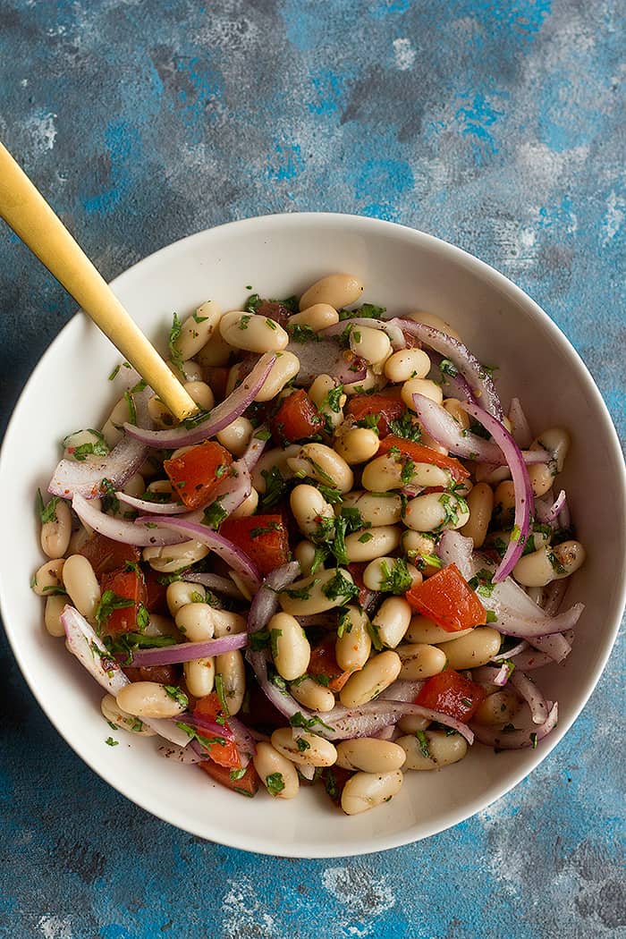  Turkish white bean salad is made with a few ingredients and is ready in ten minutes. Packed with amazing flavors, this white bean salad is a hit!