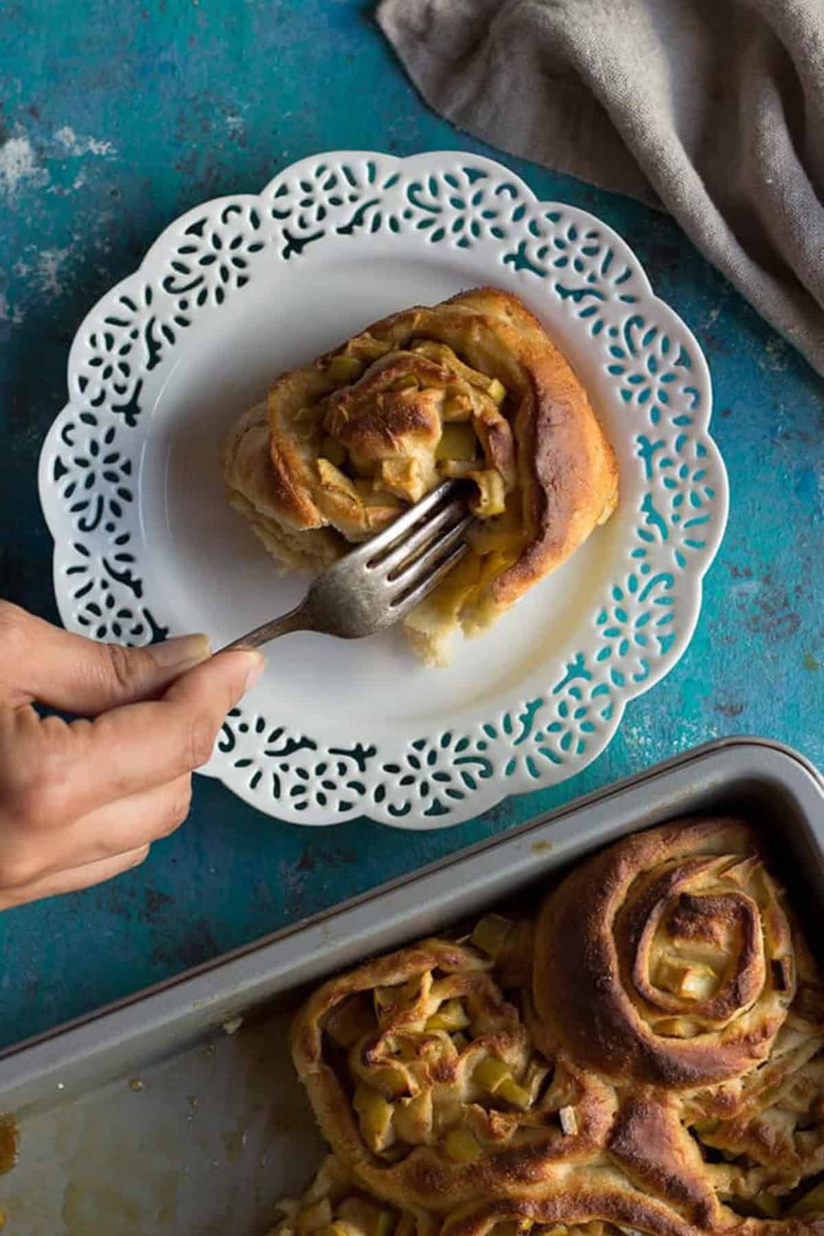 Soft and fluffy apple cinnamon rolls made from scratch. These cinnamon rolls have delicious apples in every bite and they're great for snacking. 