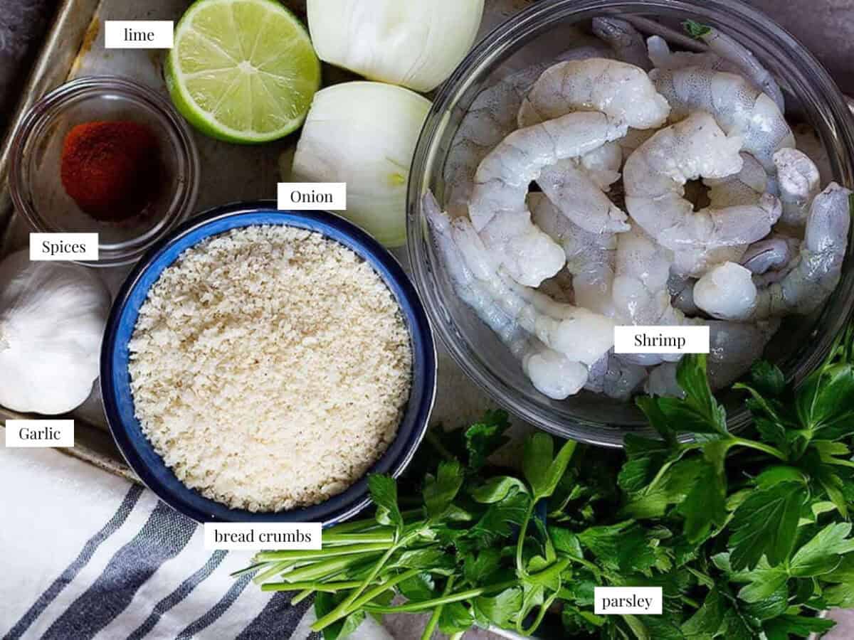 To make shrimp patties you need shrimps, onion, bread crumbs, spices, parsley, garlic and lime 