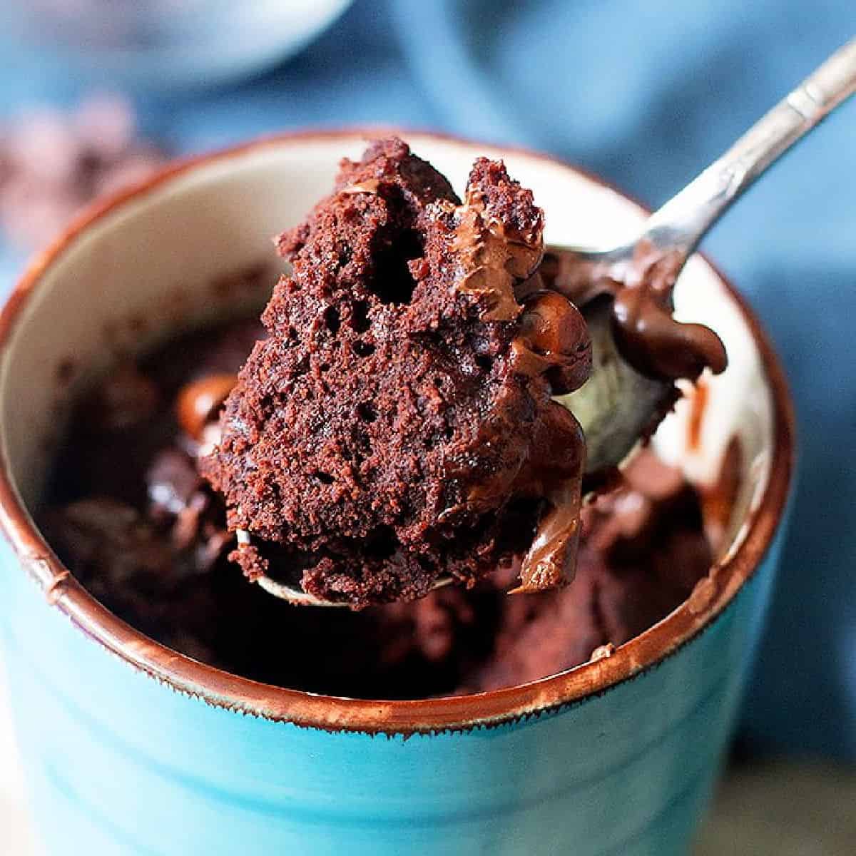 This chocolate brownie recipe is made in a mug and therefore perfect for one! It takes about five minutes from start to finish, it's fudgy, chocolaty and perfect with a scoop of ice cream! 
