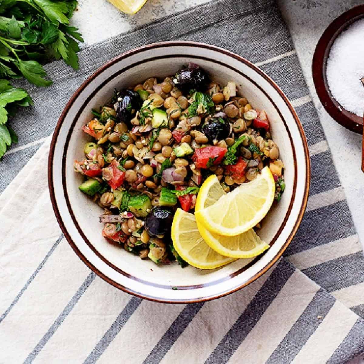 This Mediterranean lentil salad is healthy and very easy to make. Loaded with delicious vegetables, this salad is ready in about 30 minutes!
