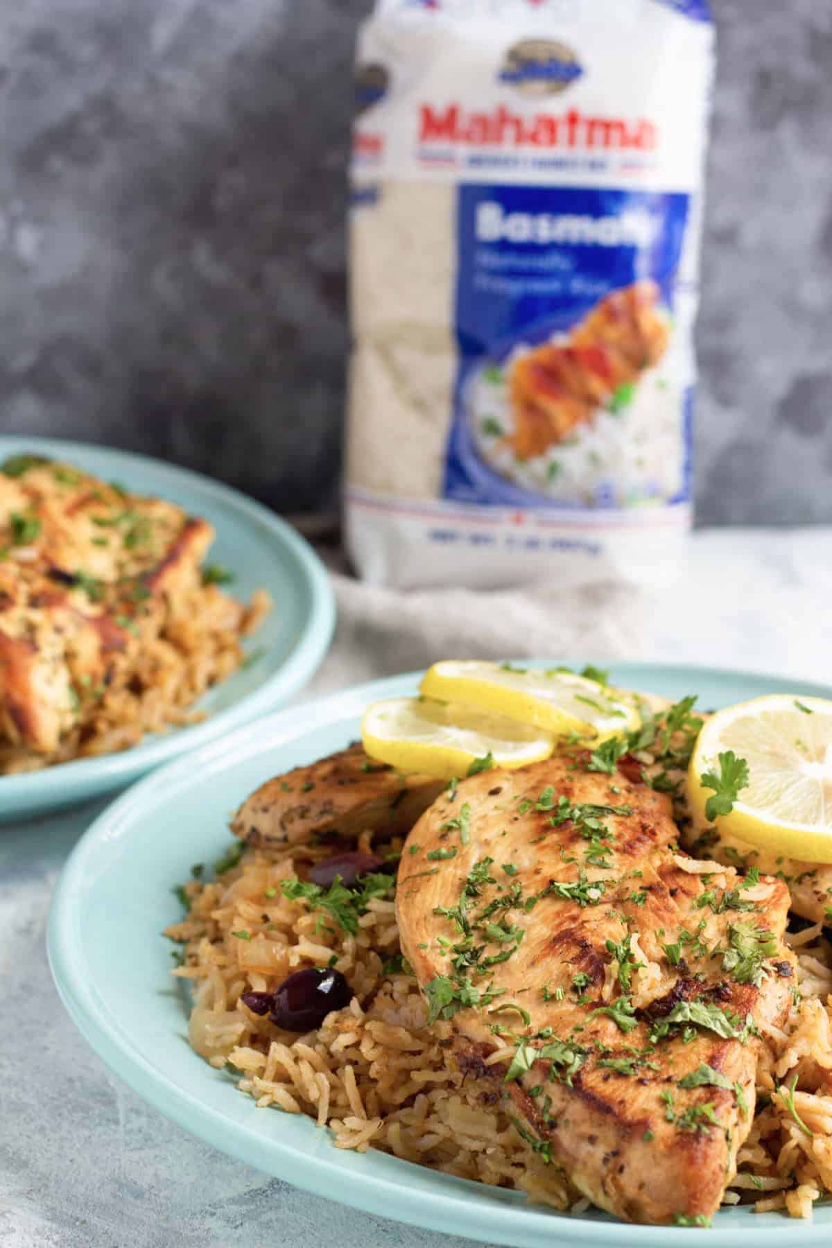 This one-pan chicken and rice is packed with delicious flavors. Read on and you'll see why this Greek chicken and rice recipe is perfect for a weeknight dinner.