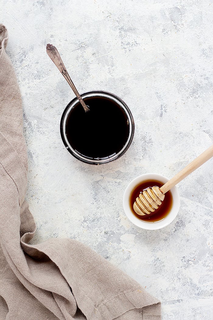 You only need two ingredients for this recipe, balsamic vinegar and honey. You can leave out the honey. 