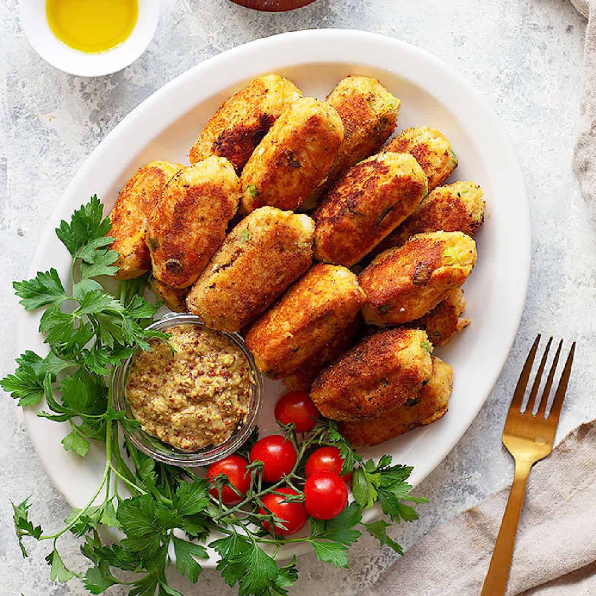 Salmon croquettes may sound fancy but they're so easy to make. This salmon croquettes recipe is an easy way to use up leftover salmon and make it into a delicious appetizer or light dinner. 