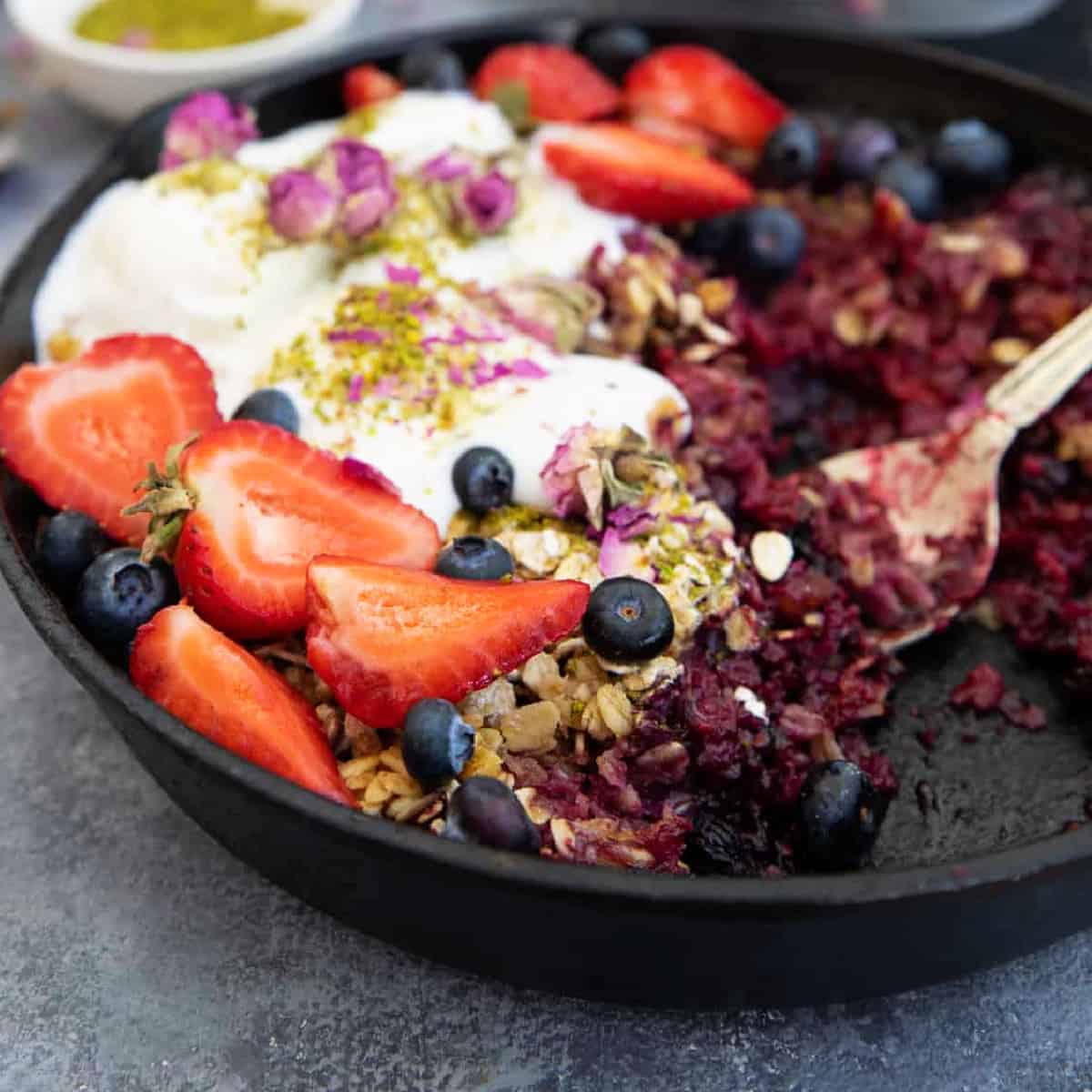 summer berry crisp in a skillet.