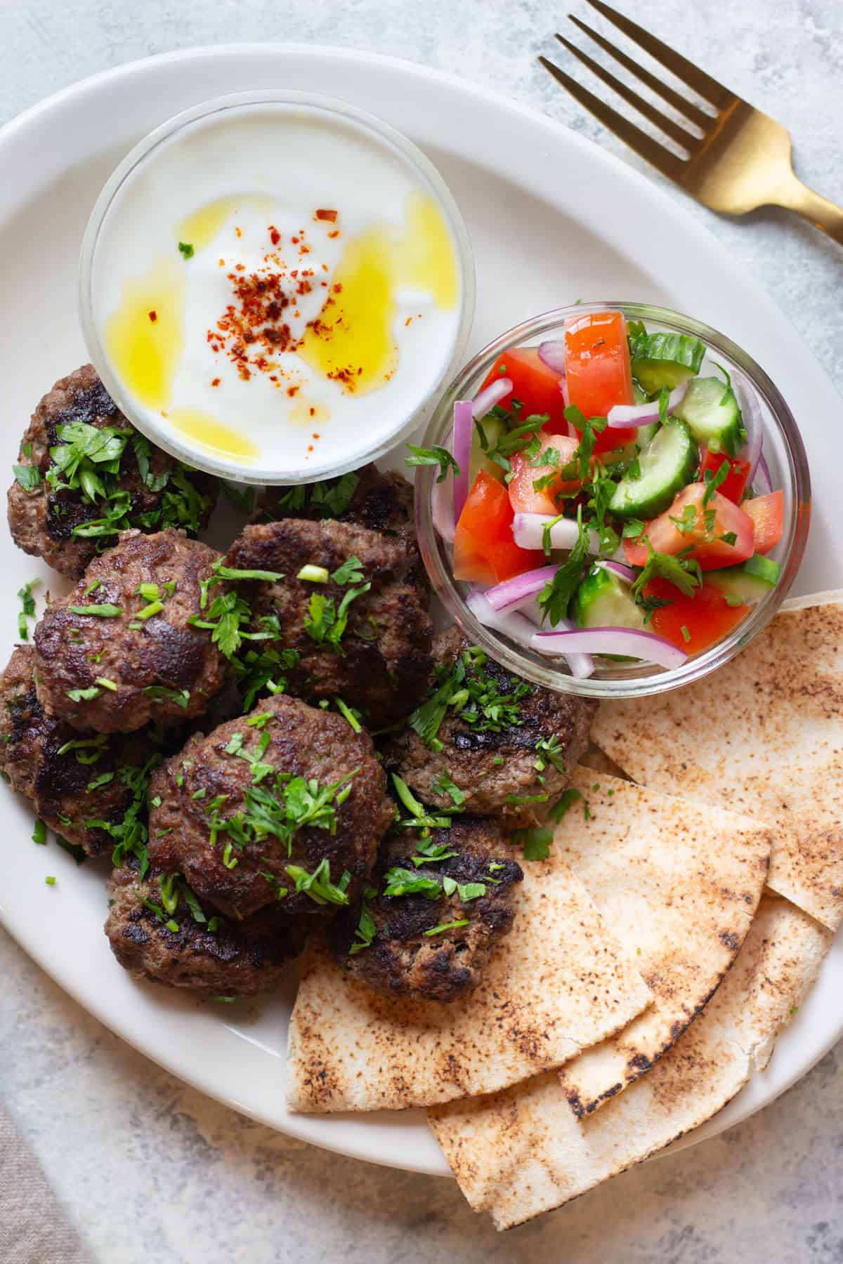 This is the best kofta kebab recipe! So easy and simple, made with just a few ingredients and ready in no time! These koftas are juicy and so delicious. For the perfect meal serve them with pita, salad and a delicious yogurt sauce. 
