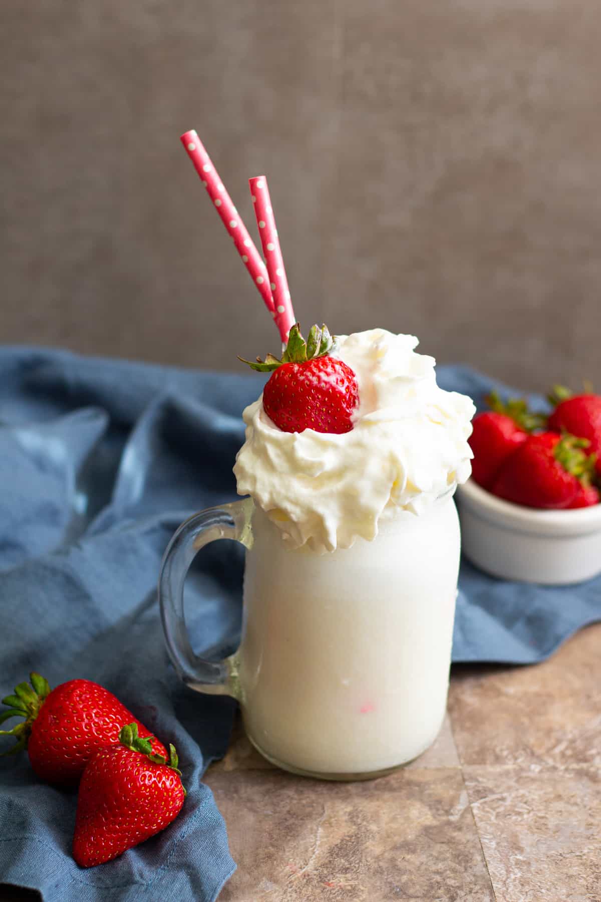 vanilla milkshake recipe is delicious and easy!