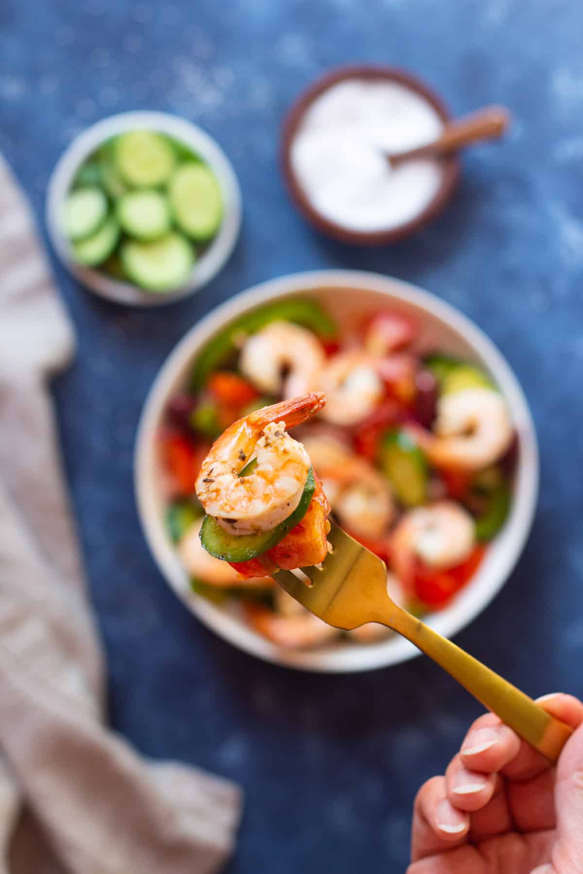 Healthy salad made with shrimp and vegetables.
