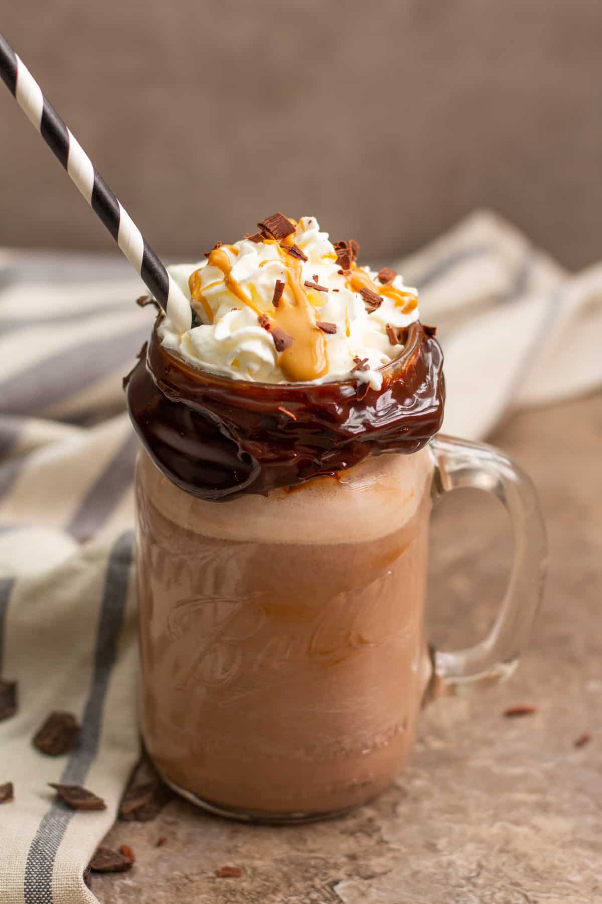 This is the best chocolate milkshake recipe for your summer! 