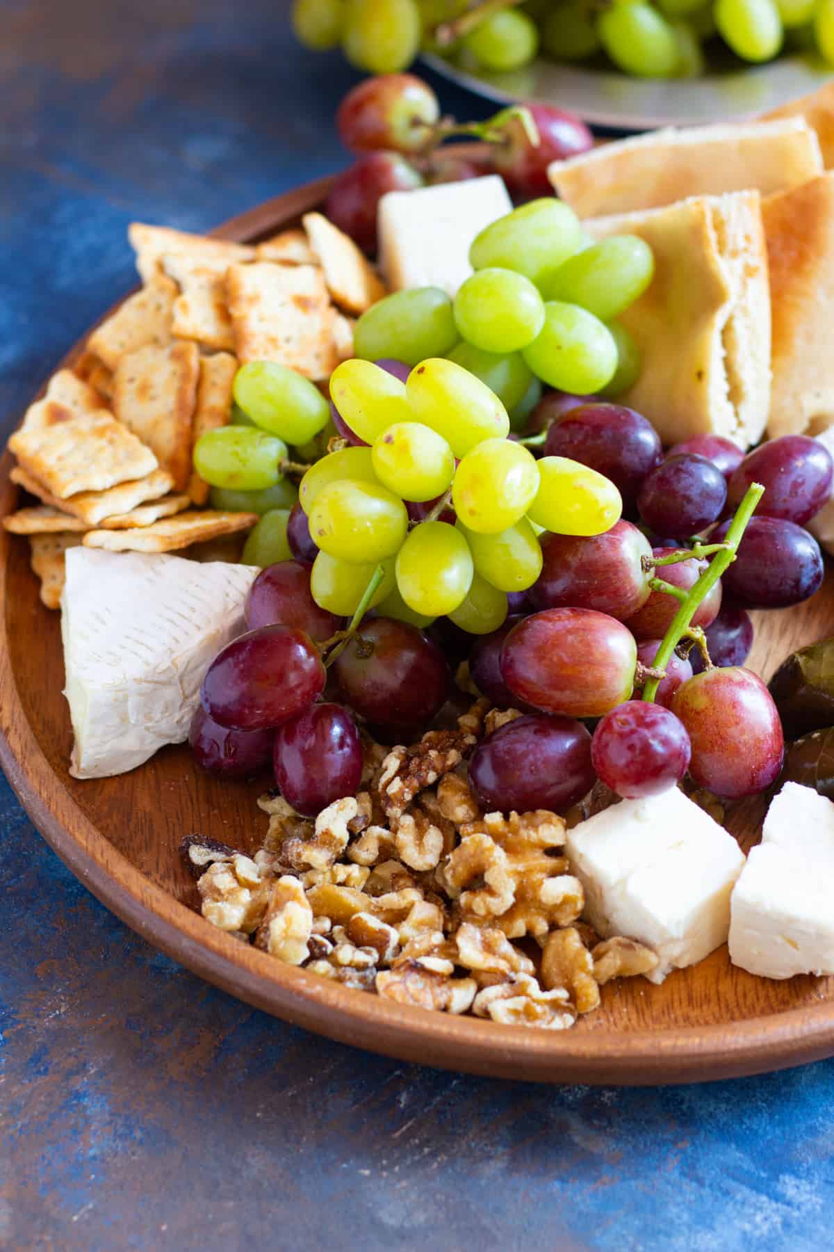 Grapes add a nice color and flavor to this appetizer board. 