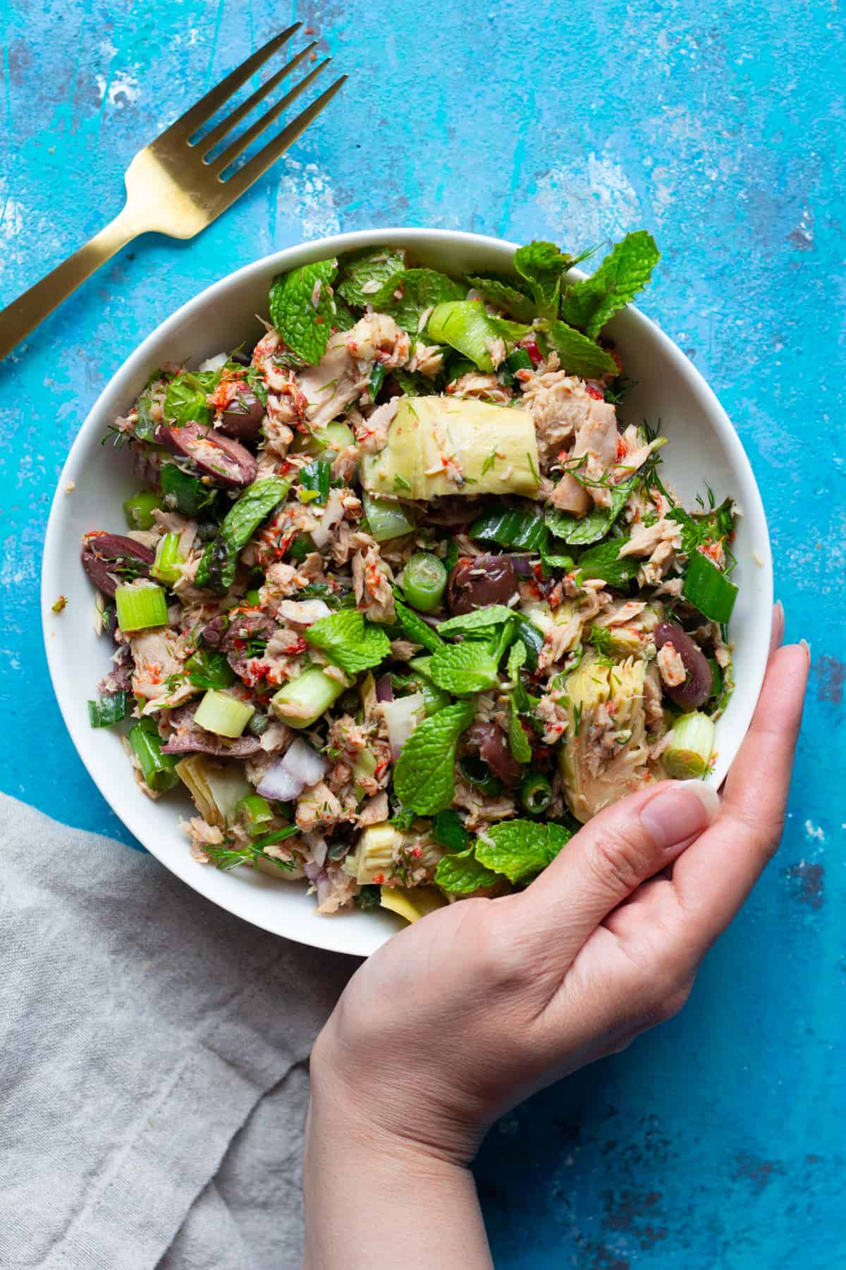 Ditch the mayonnaise and try this Mediterranean tuna salad. This no mayo tuna salad is packed with delicious ingredients like artichokes and herbs.