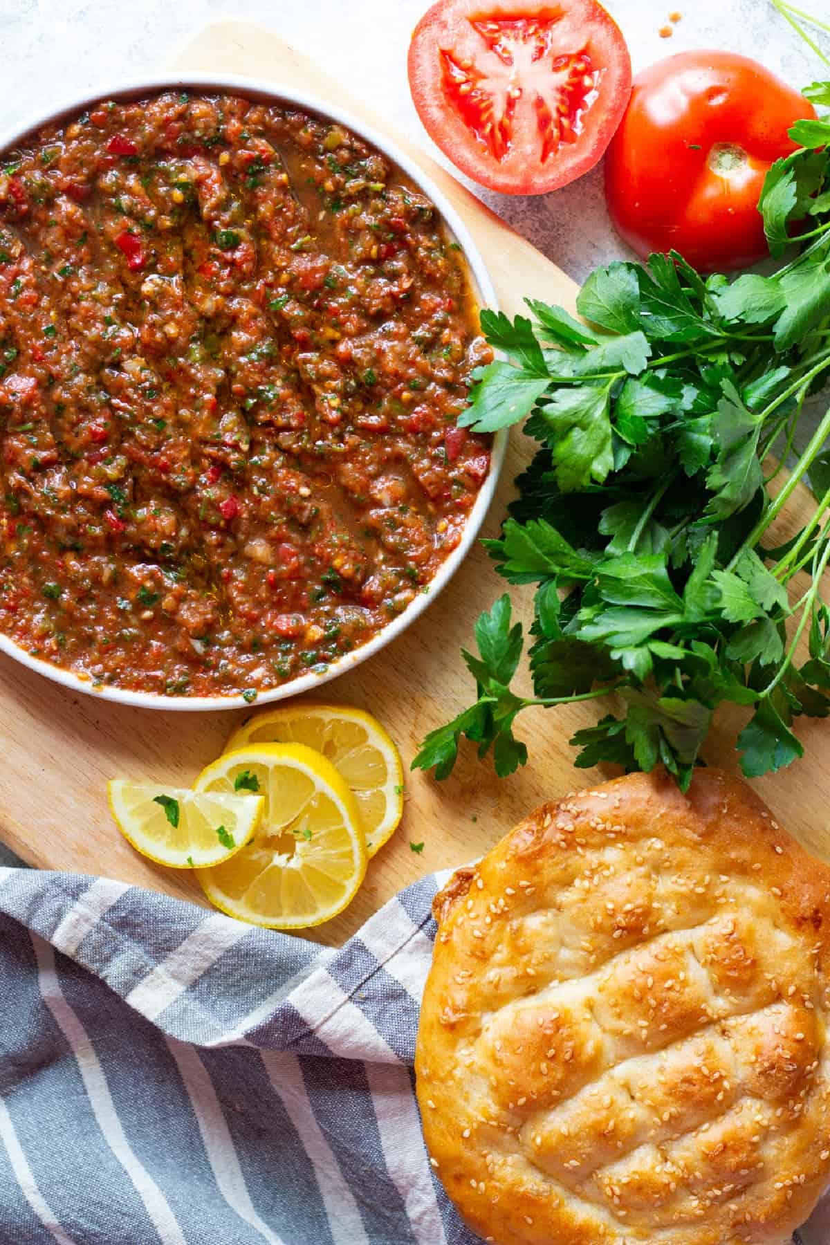 Ezme is a classic Turkish sauce, condiment and appetizer that’s usually served on the side of kebabs with some fresh bread. It’s ready in 10 minutes and is so delicious thanks to tomatoes, peppers and herbs.
