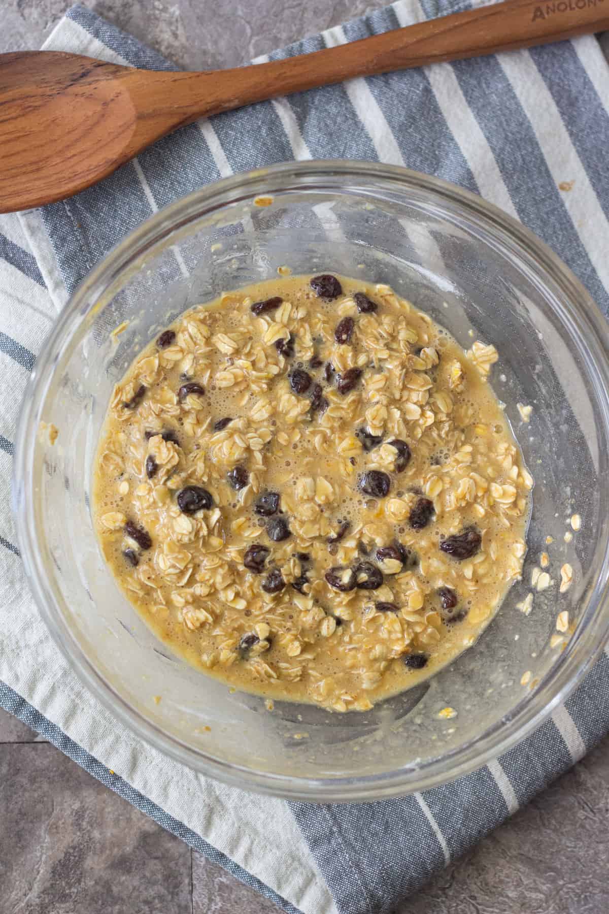 Mix all the ingredients in a large bowl and refrigerate for one hour. 