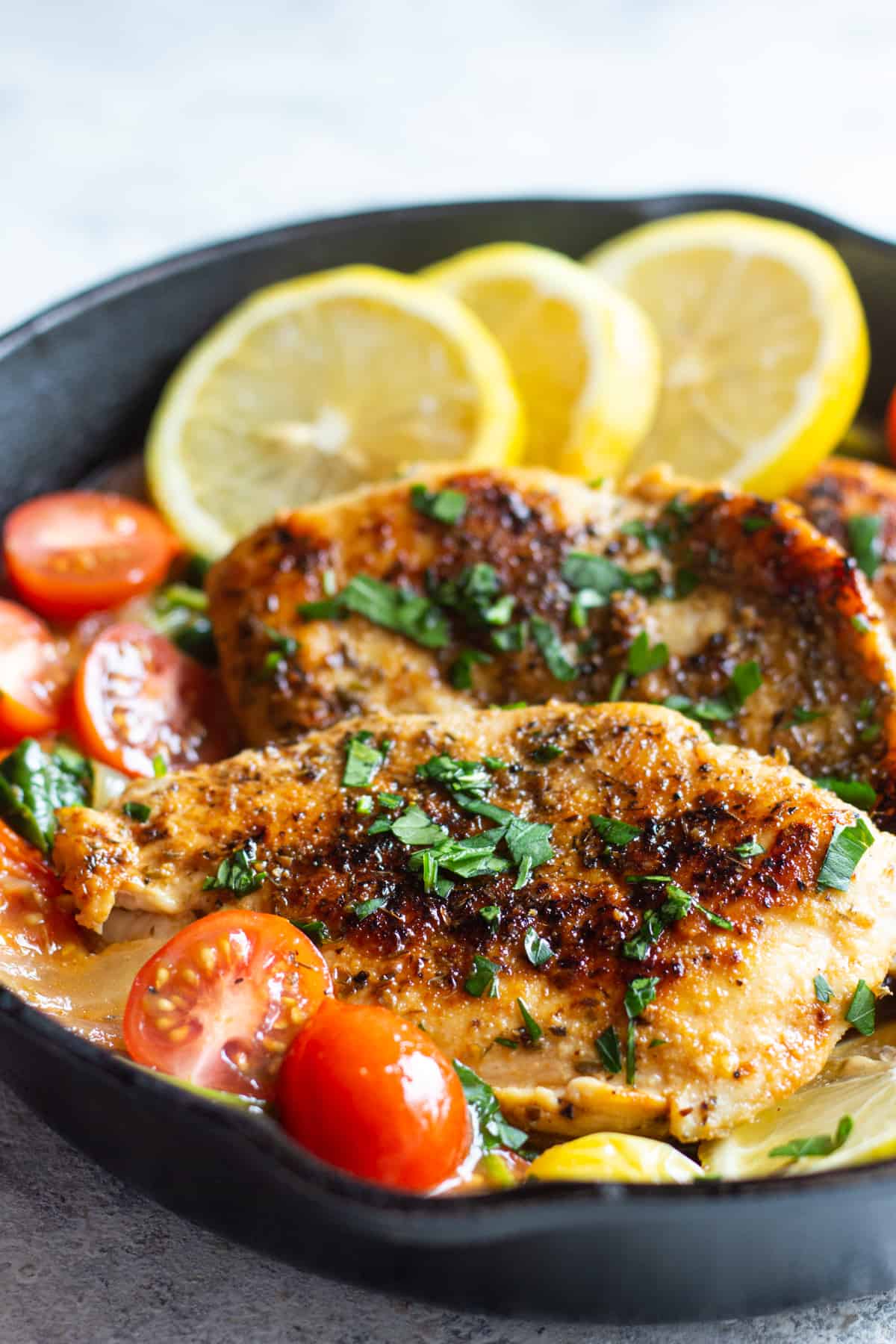 easy healthy dinner ideas - Ready in 30 minutes, this Italian chicken skillet recipe is a great option for a healthy and comforting dinner. This is a simple skillet chicken recipe that calls for real ingredients and is seasoned with bright spices and lemon.
