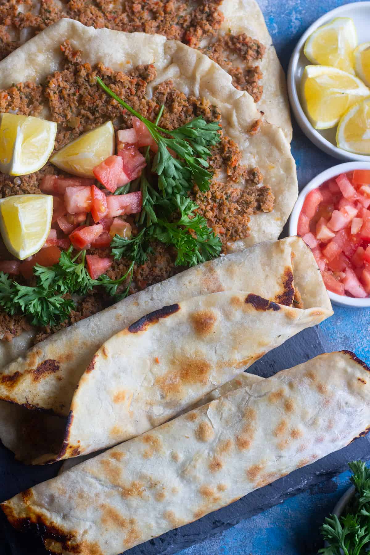 Lahmacun is of Middle Eastern origin and comes from the Levent. This meat and vegetable flatbread is popular in Turkey, Armenia, Lebanon and Syria which were formerly part of the Ottoman empire.