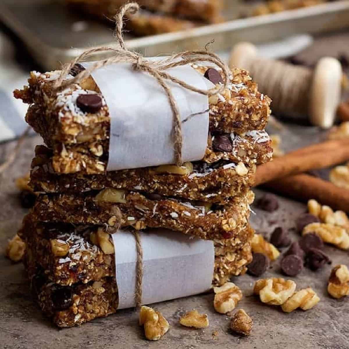 This Chewy Granola Bars Recipe is so easy and simple to make. It has a handful of ingredients, naturally sweetened with dates and has a crunchy texture thanks to walnuts. 
