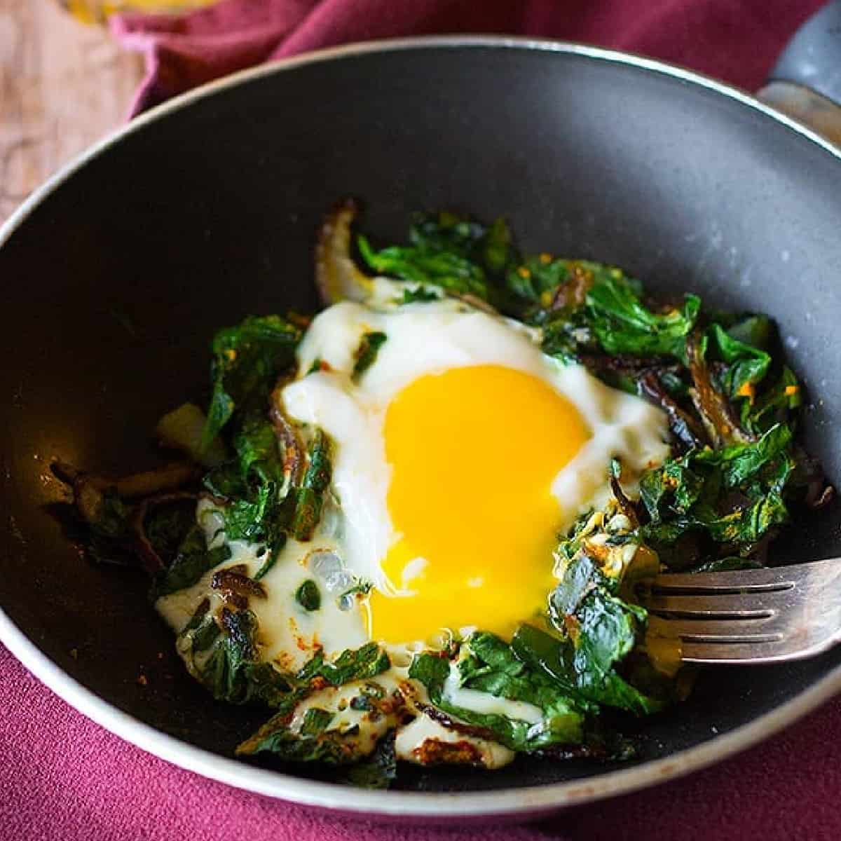 Persian Spinach and Eggs - Nargesi is an easy dish, very nutritious and made in one pan and in no time! Full of great flavors and spices, delicious indeed!
