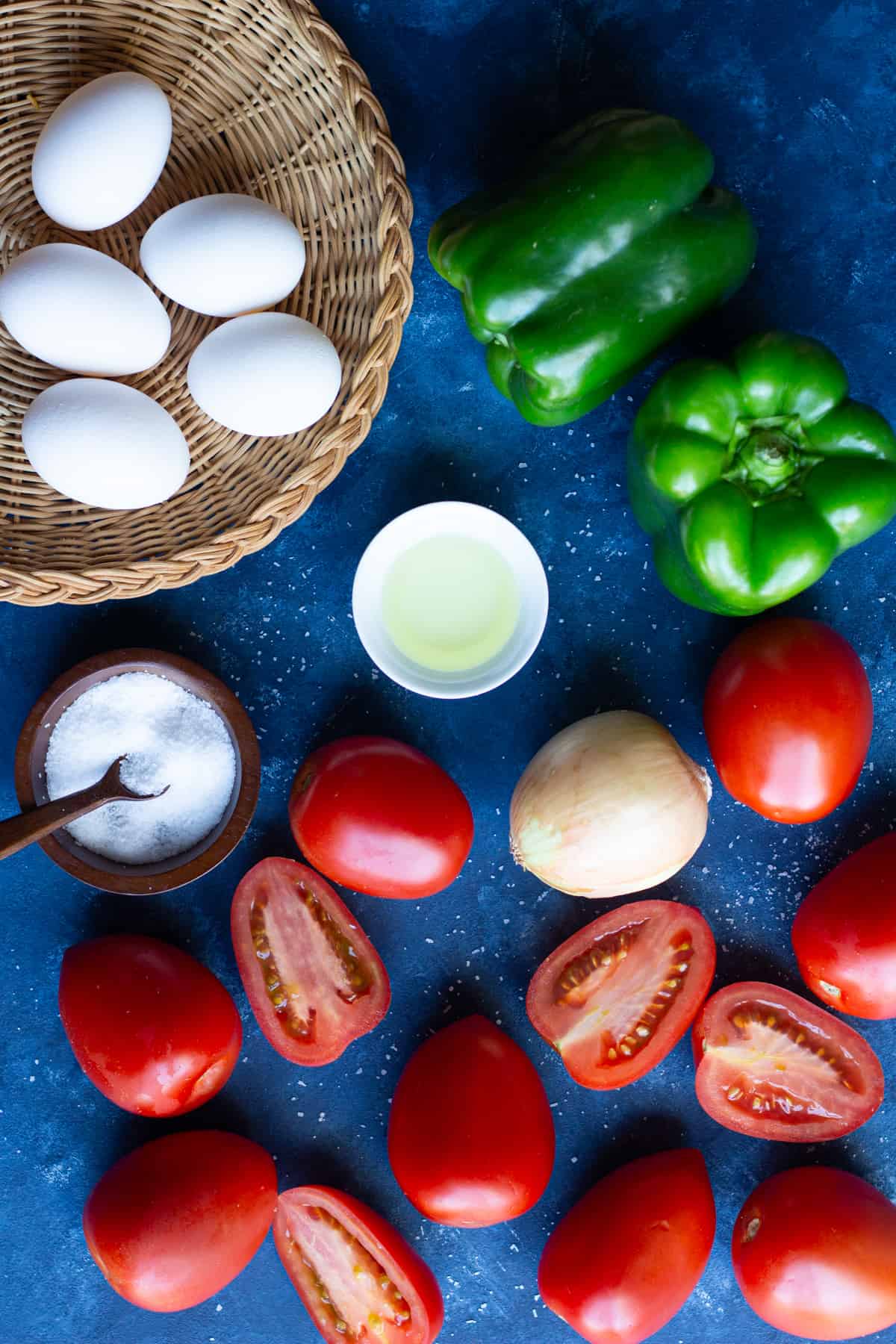 To make turkish tomatoes and eggs you need eggs, tomatoes, oil, pepper, onion and salt. 