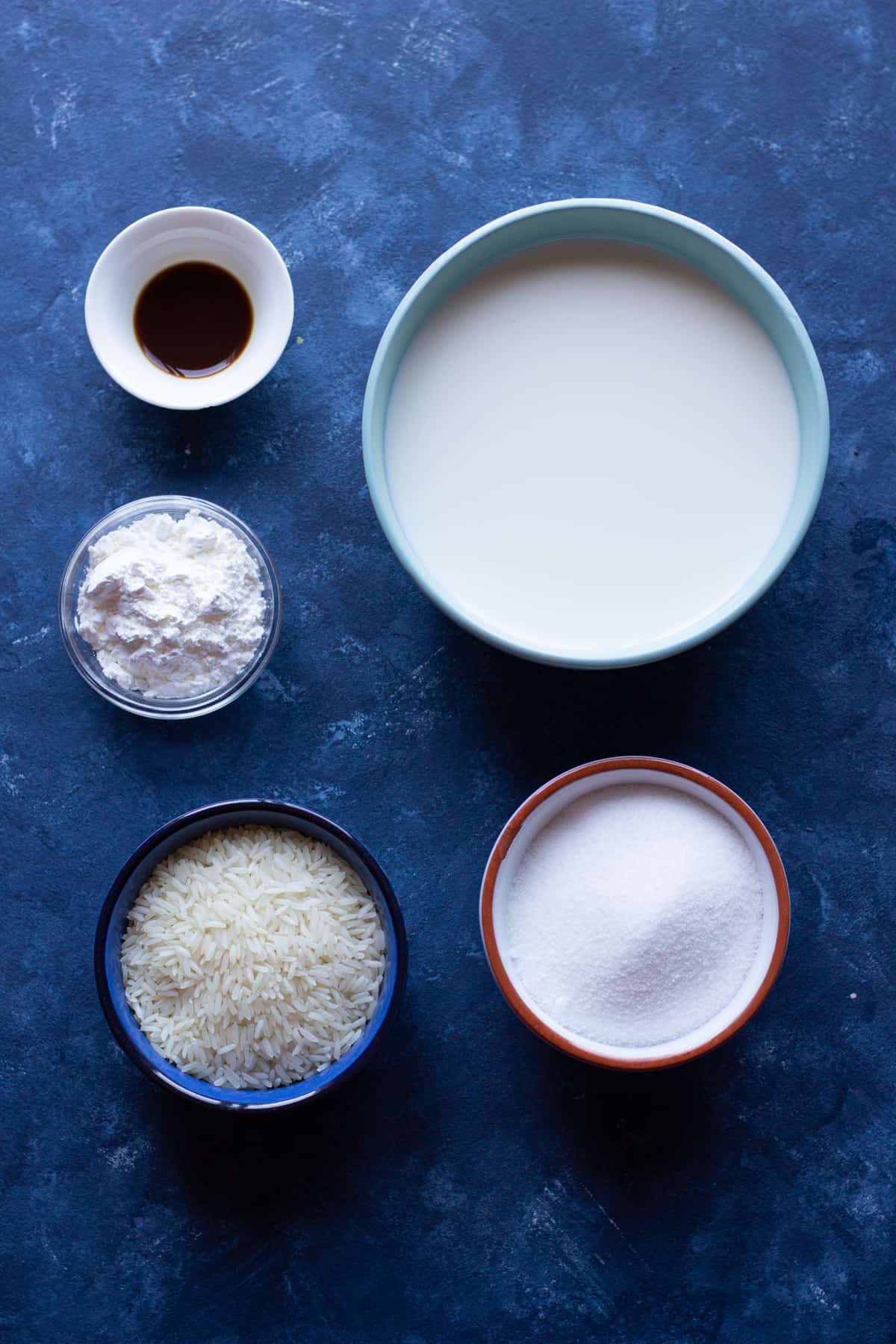 ingredients to make this Turkish recipe are rice, milk, vanilla extract, sugar and cornstarch. 