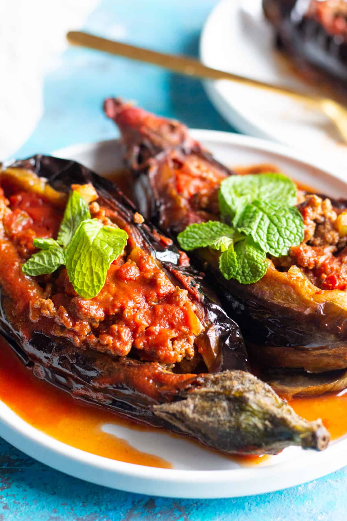 Karniyarik is a classic Turkish stuffed eggplant recipe. Delicious eggplants are stuffed with a tasty ground beef, pepper and tomatoes filling and are baked to perfection. 