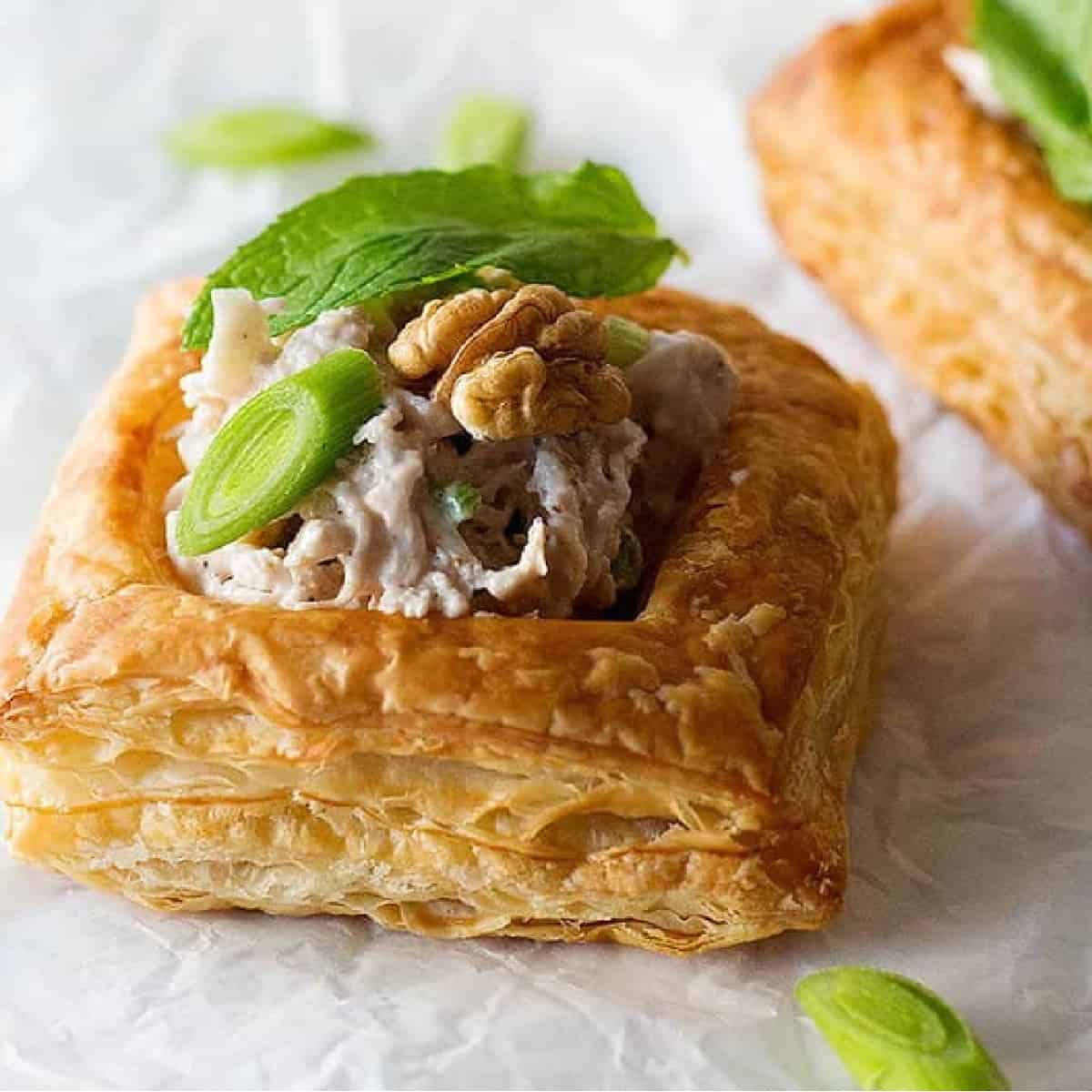 This Chicken Walnut Puff Pastry is a great appetizer as it's very easy and can be made ahead of time. The creamy and crunchy texture of this dish satisfies every appetite!
