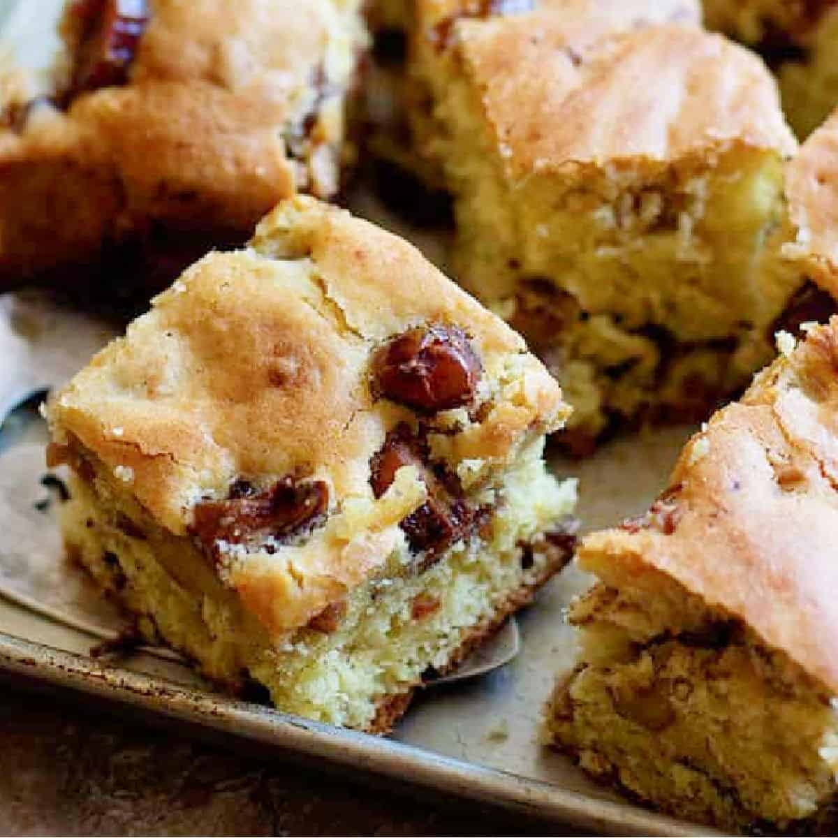 Date cake with walnuts is a delicious mid-day snack. Lightly sweetened with chunks of walnuts and dates, this cake is perfect with a cup of tea!

