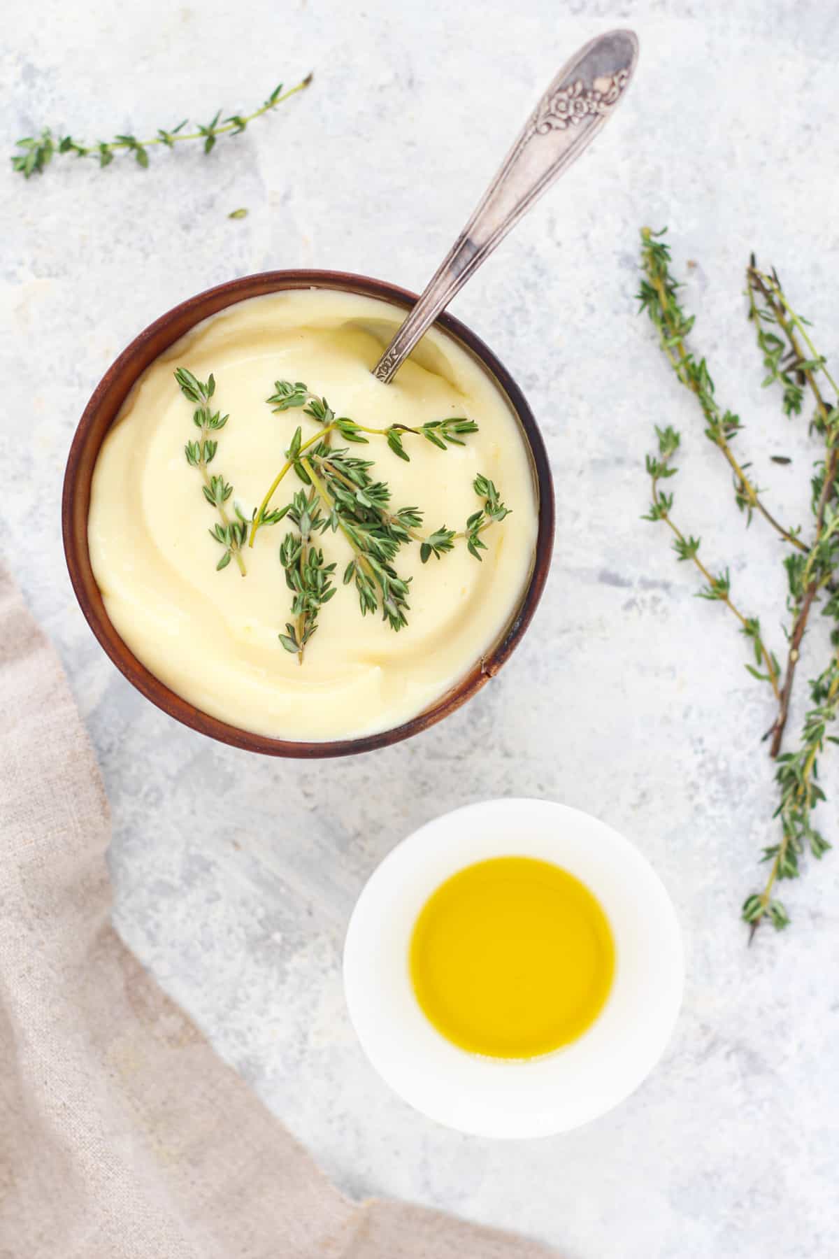 Aioli, also know as alioli has a nice garlic flavor and is mildly seasoned with salt. 
