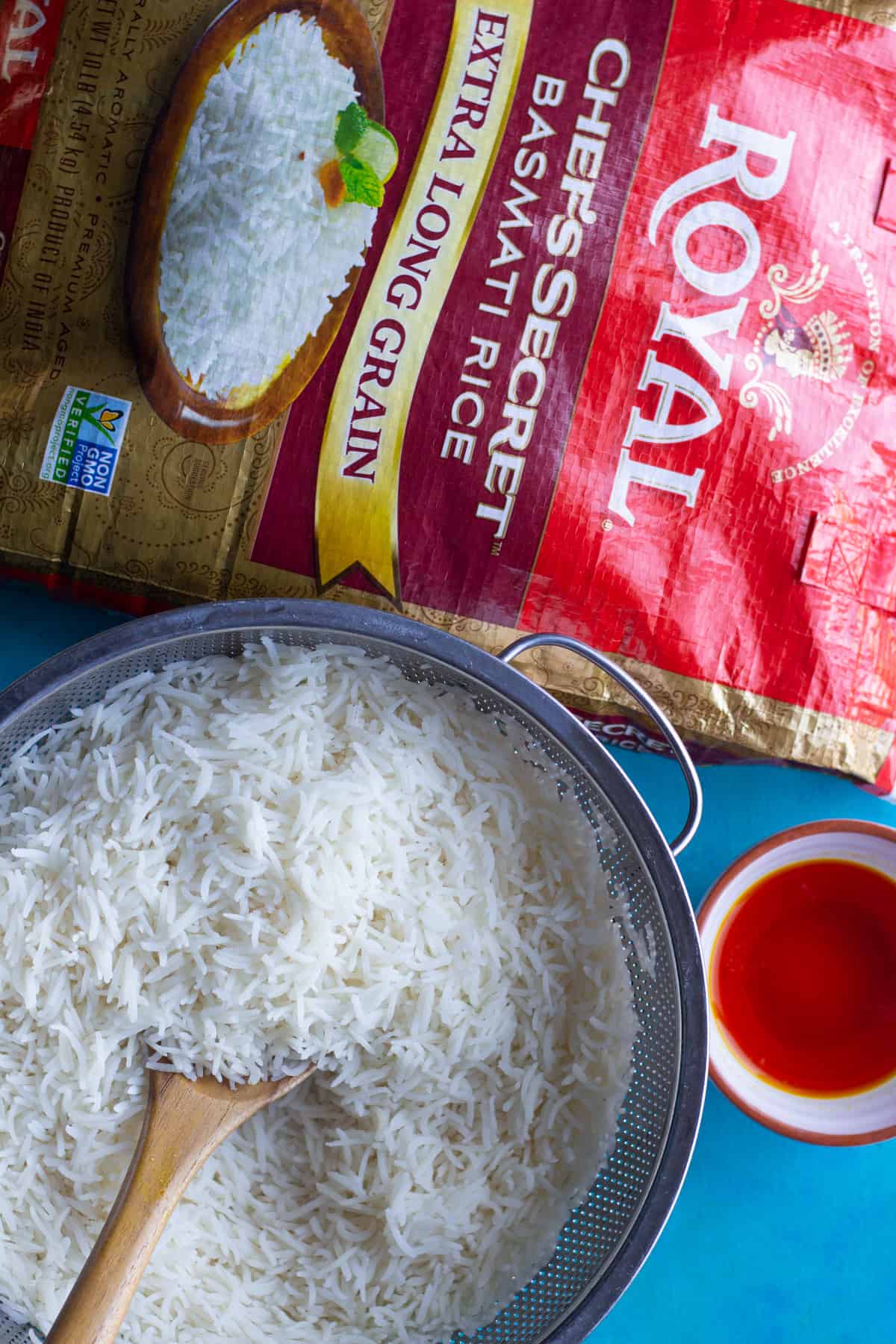 par cook the rice and rinse it in a colander. 