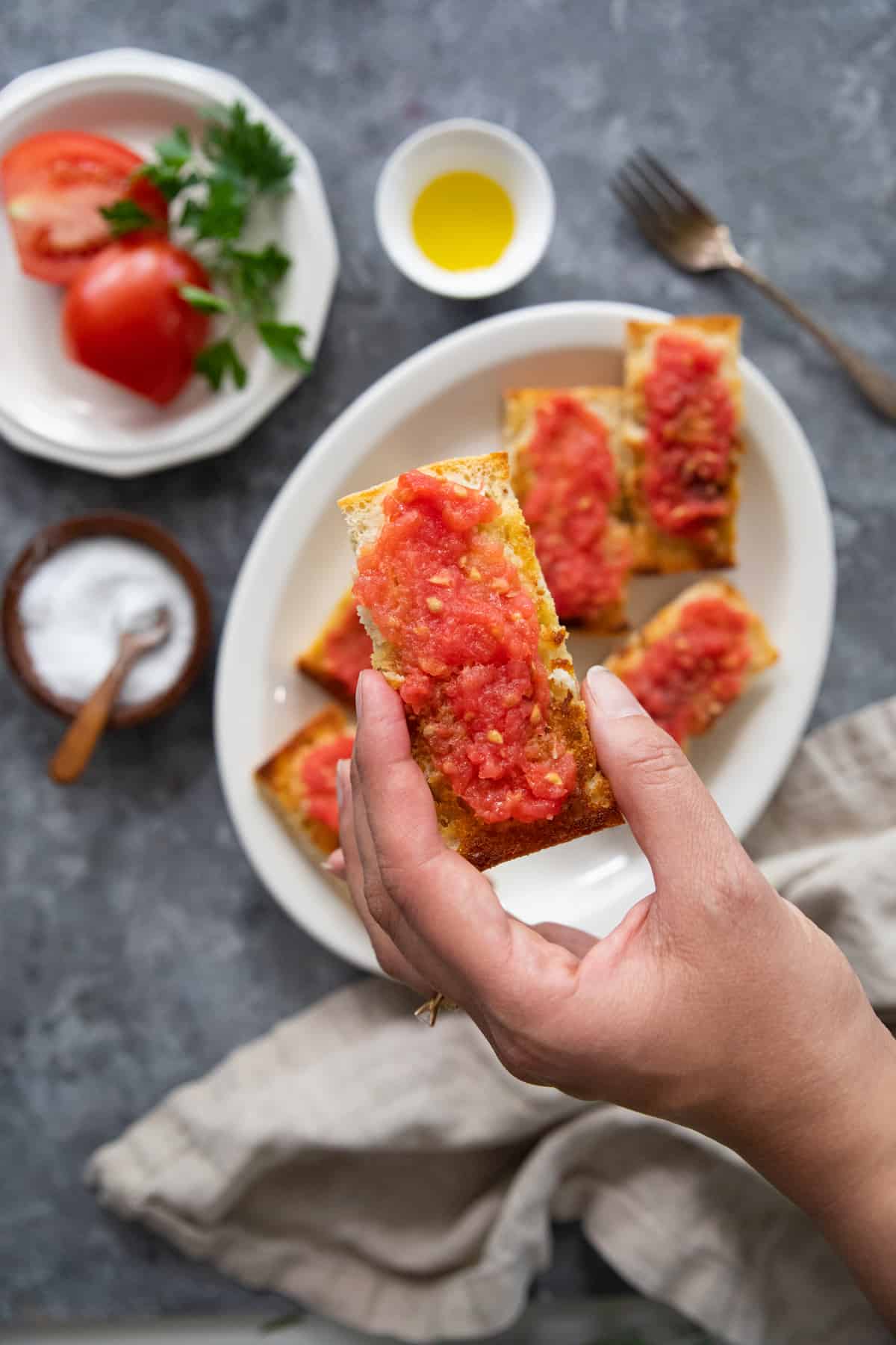 overhead shot of pan con tomate. 