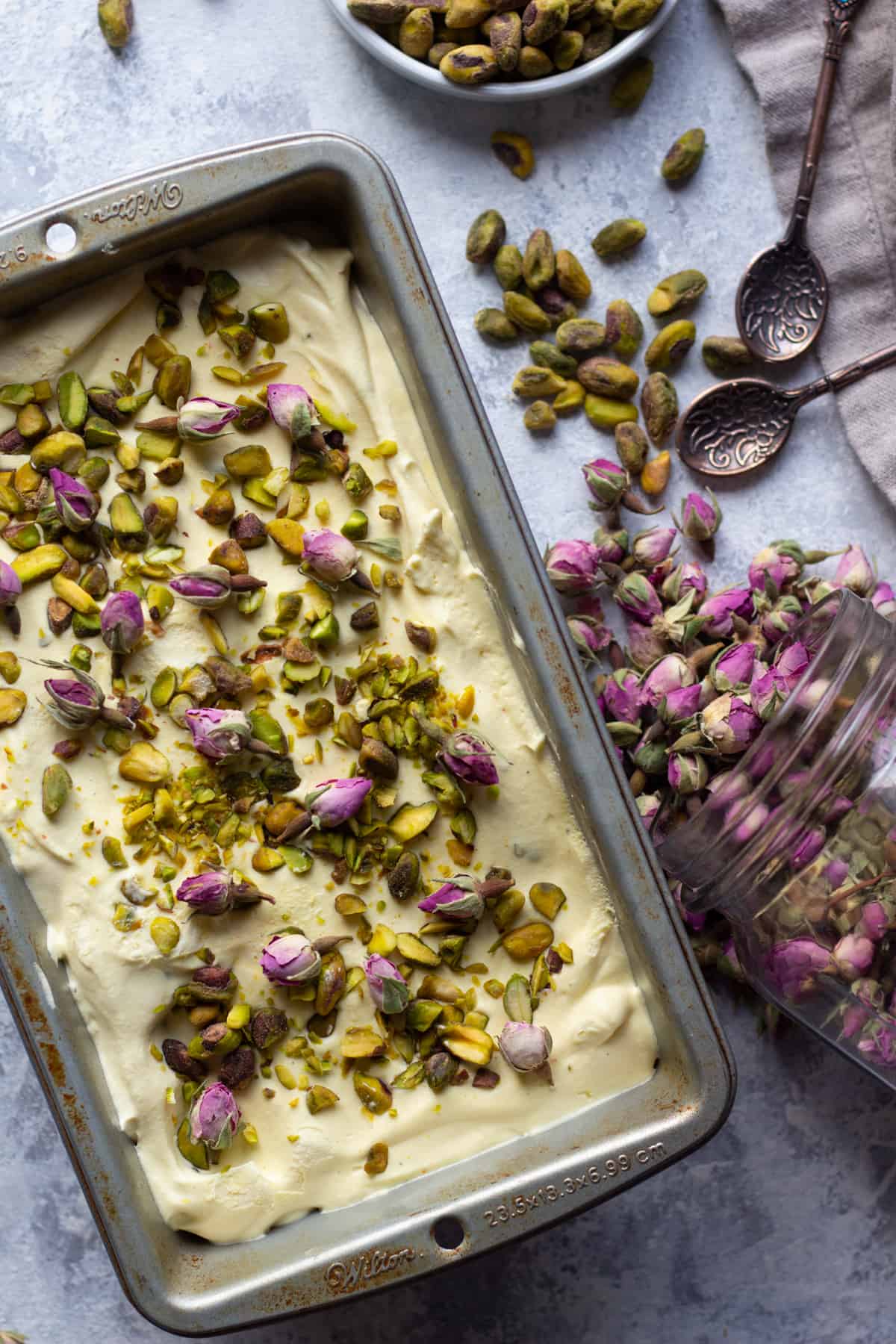 This no churn saffron ice cream is the best. Delicious homemade ice cream made with saffron, cardamom and pistachios is the perfect treat. 