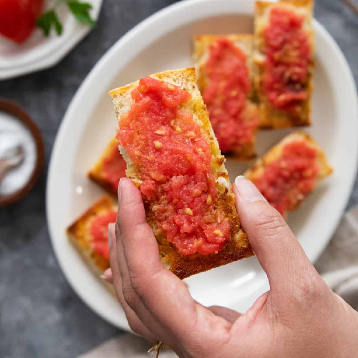Pan con tomate is a Spanish tomato bread from Catalonia. It calls for 4 ingredients and is ready in 15 minutes. Crusty bread and fresh tomatoes make this Spanish tapa very delicious.

