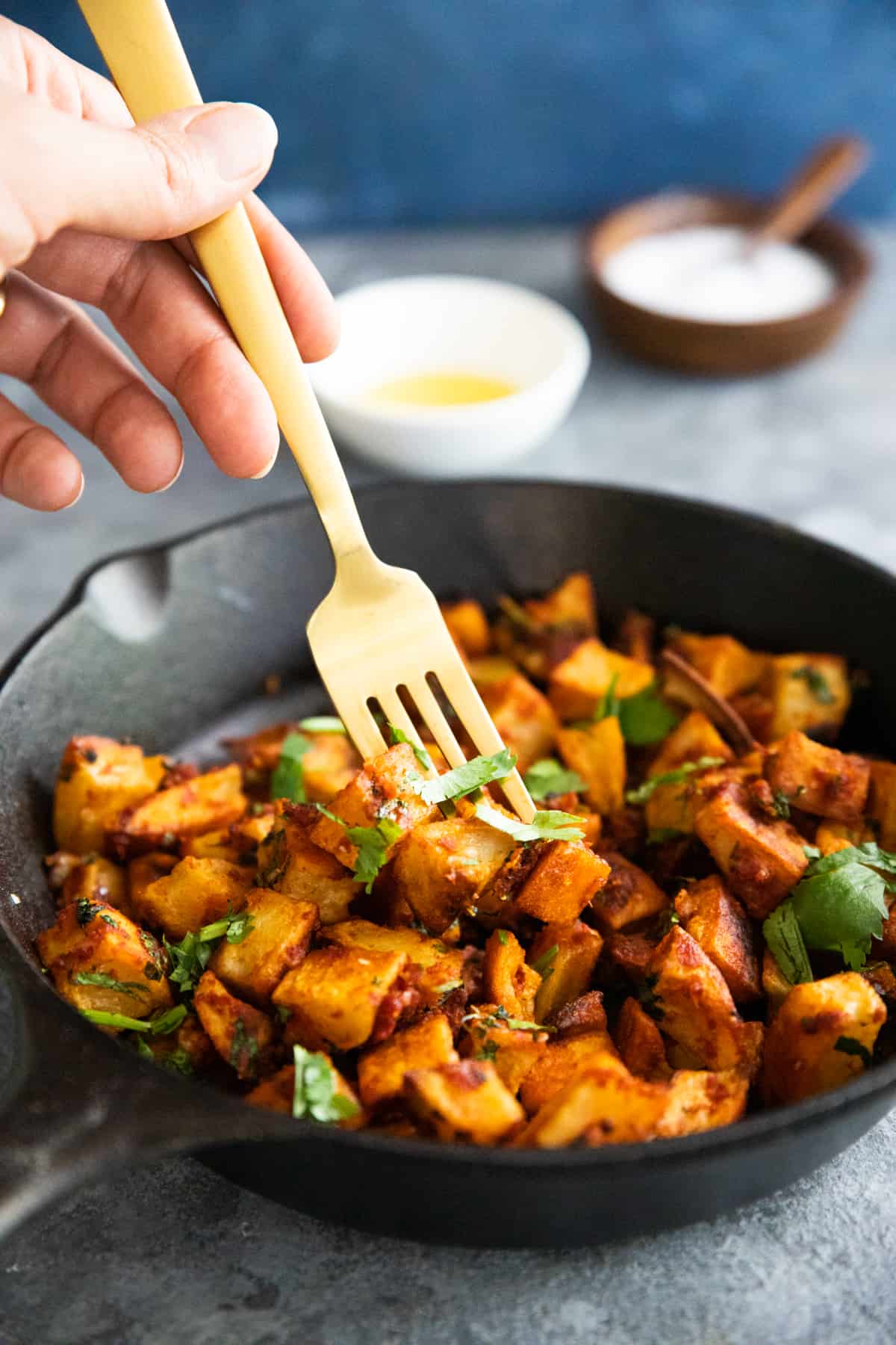 Batata harra in a cast iron skillet. 