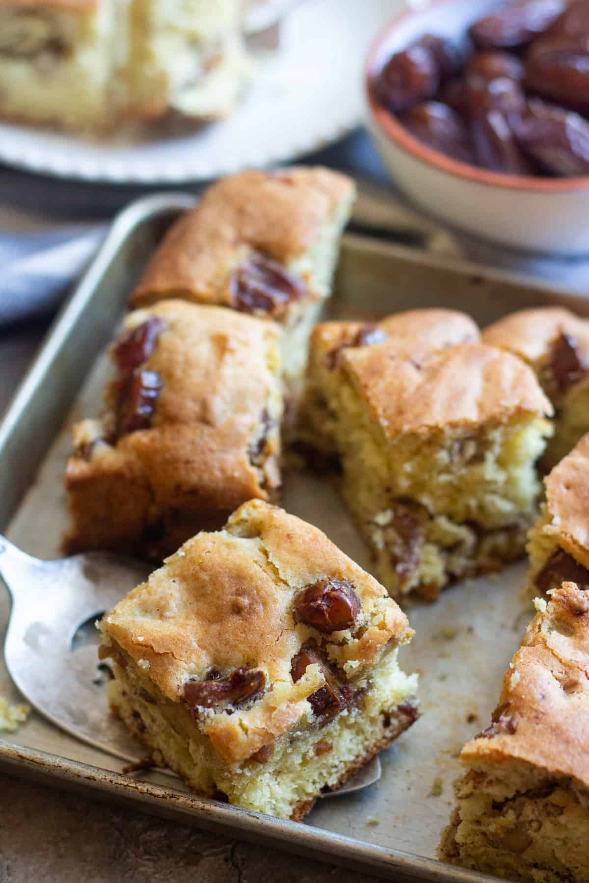 This date cake recipe is easy and very delicious. Everyone's would want a second slice!