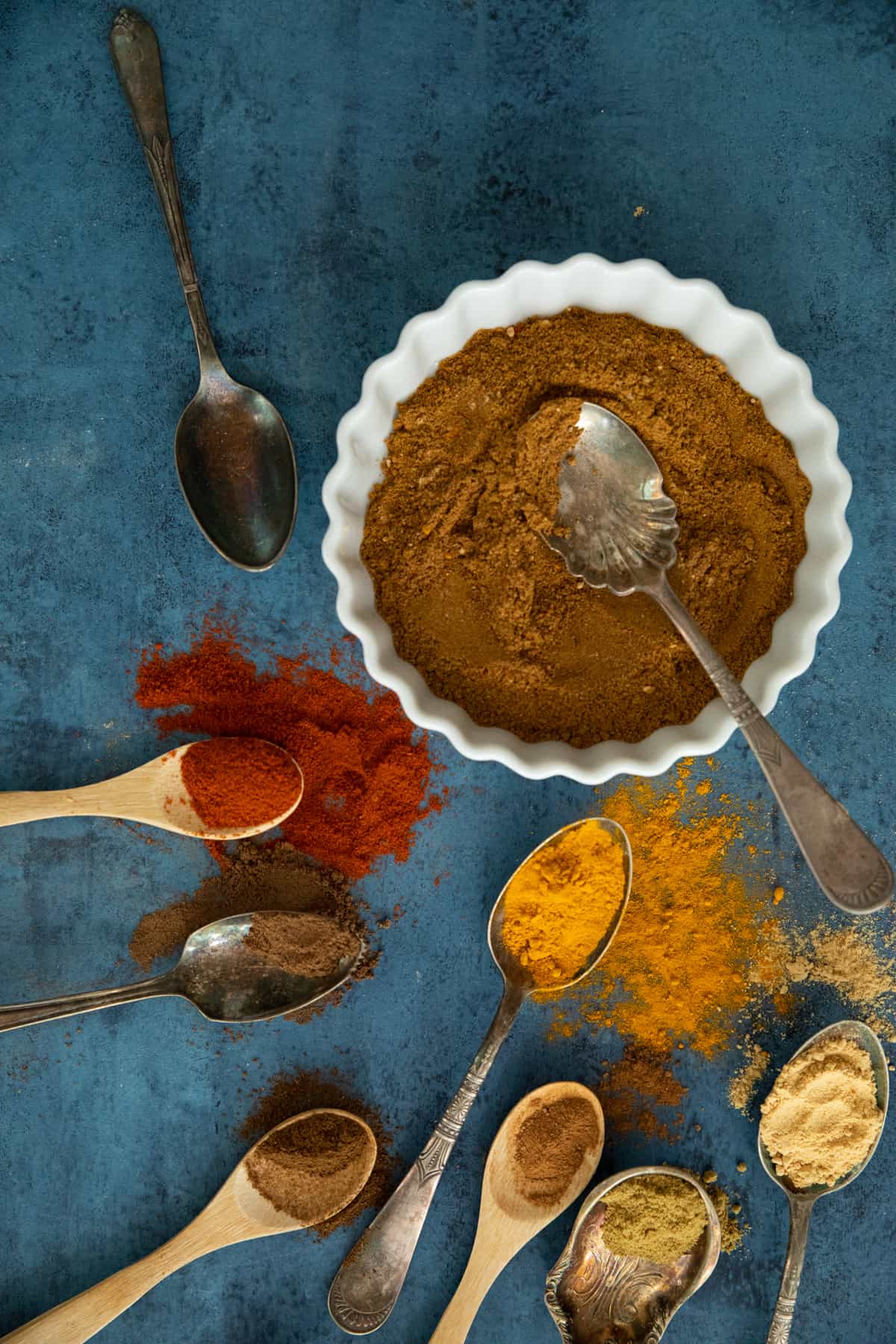 A combination of spices used to make ras el hanout. 