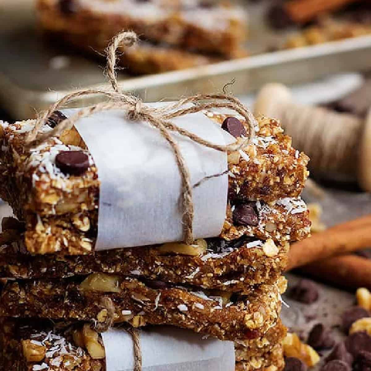 This Chewy Granola Bars Recipe is so easy and simple to make. It has a handful of ingredients, naturally sweetened with dates and has a crunchy texture thanks to walnuts. 
