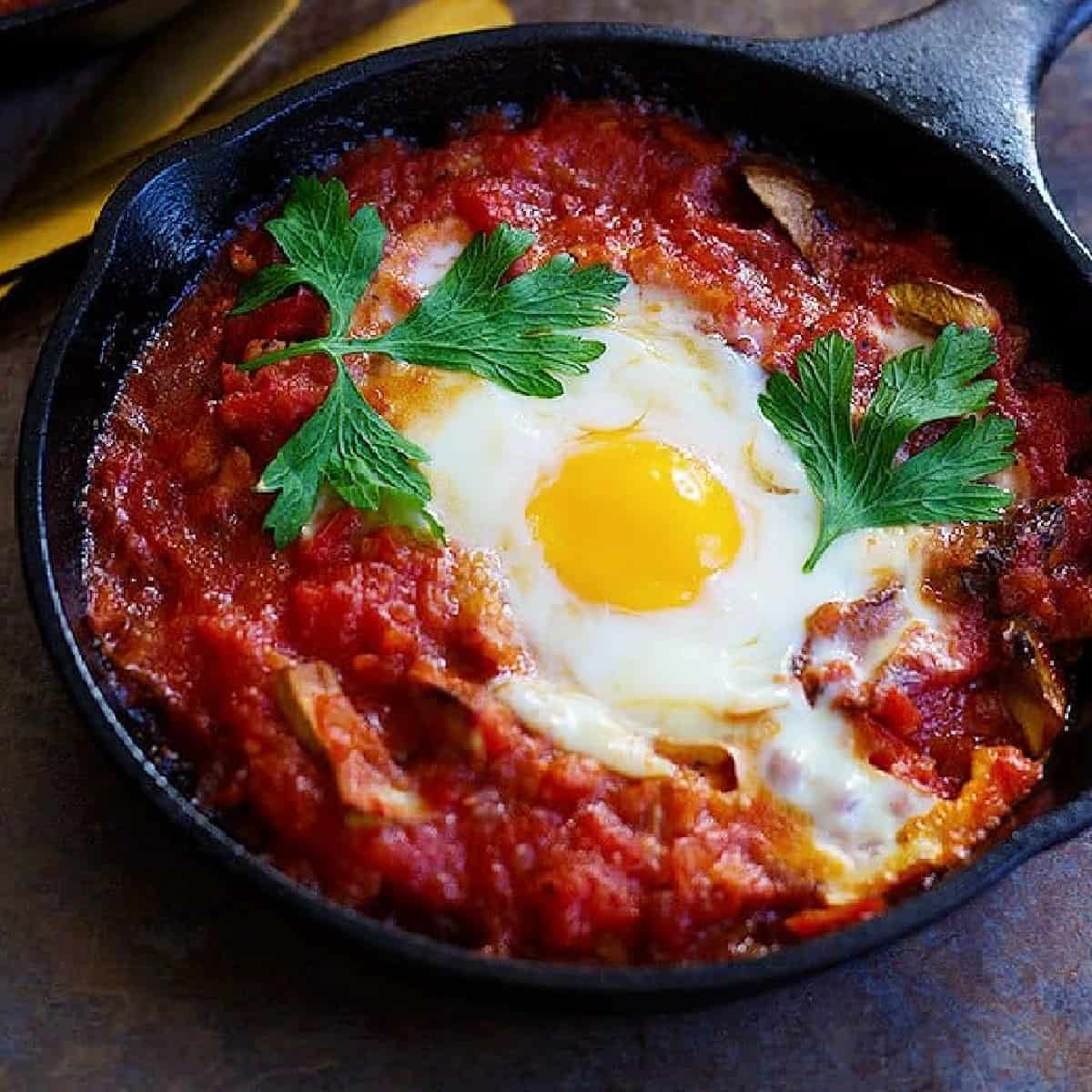 Baked eggs with sausage and mushrooms. 