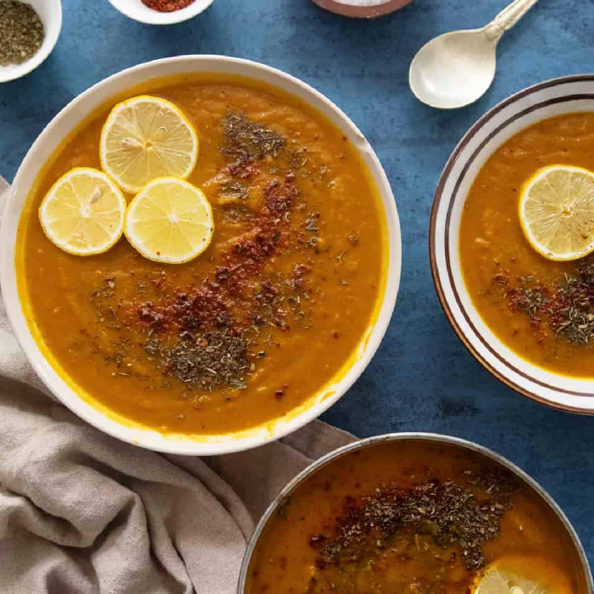 This roasted butternuts squash soup recipe is creamy and so easy to make. It's flavorful and naturally gluten-free and vegan.
