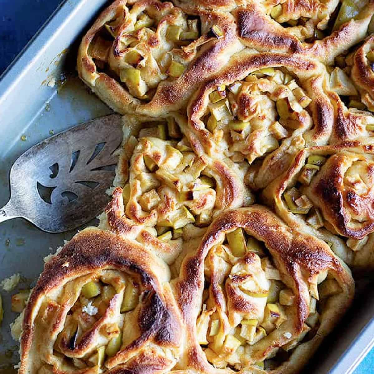 Soft and fluffy apple cinnamon rolls made from scratch. These cinnamon rolls have delicious apples in every bite and they’re great for snacking.
