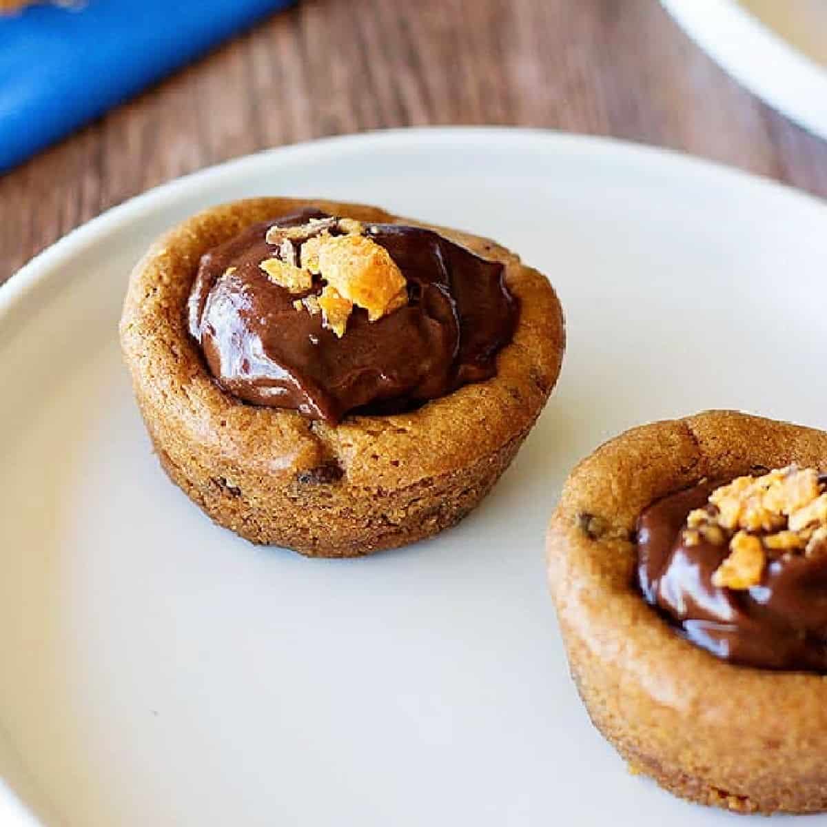 Chocolate Chip Cookie Cups filled with chocolate pudding are everyone's favorite. They are easy to make andare fun and delicious!
