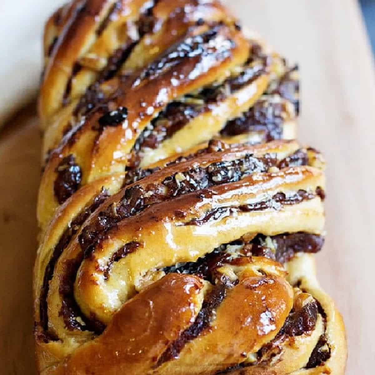 This classic babka recipe is getting a delicious twist. Soft dough filled with sweet dates and crunchy walnuts makes a this a mouth-watering treat.
