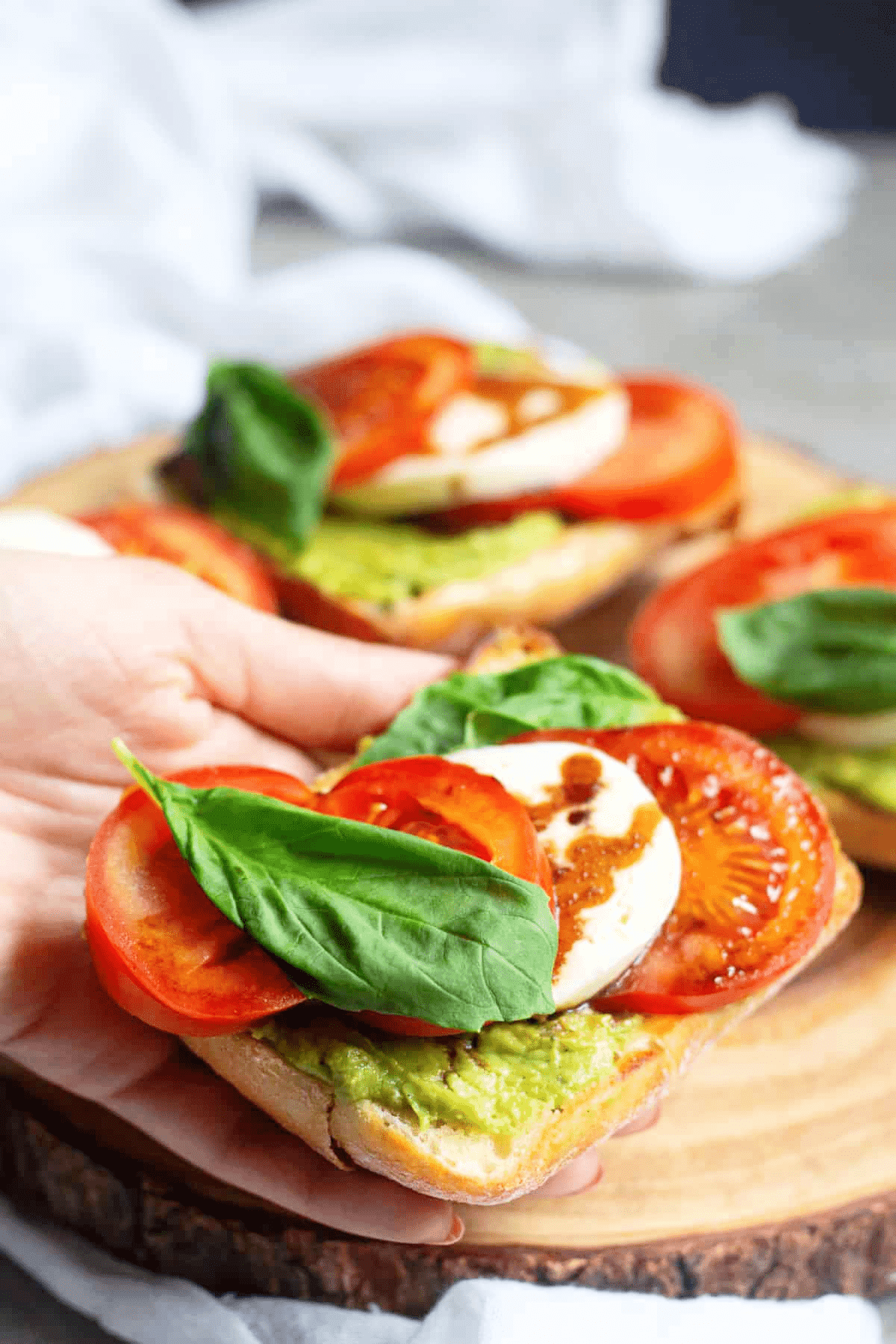 Caprese sandwich with avocado is perfect for weekdays. You can make this sandwich with just a few ingredients in only 15 minutes.
