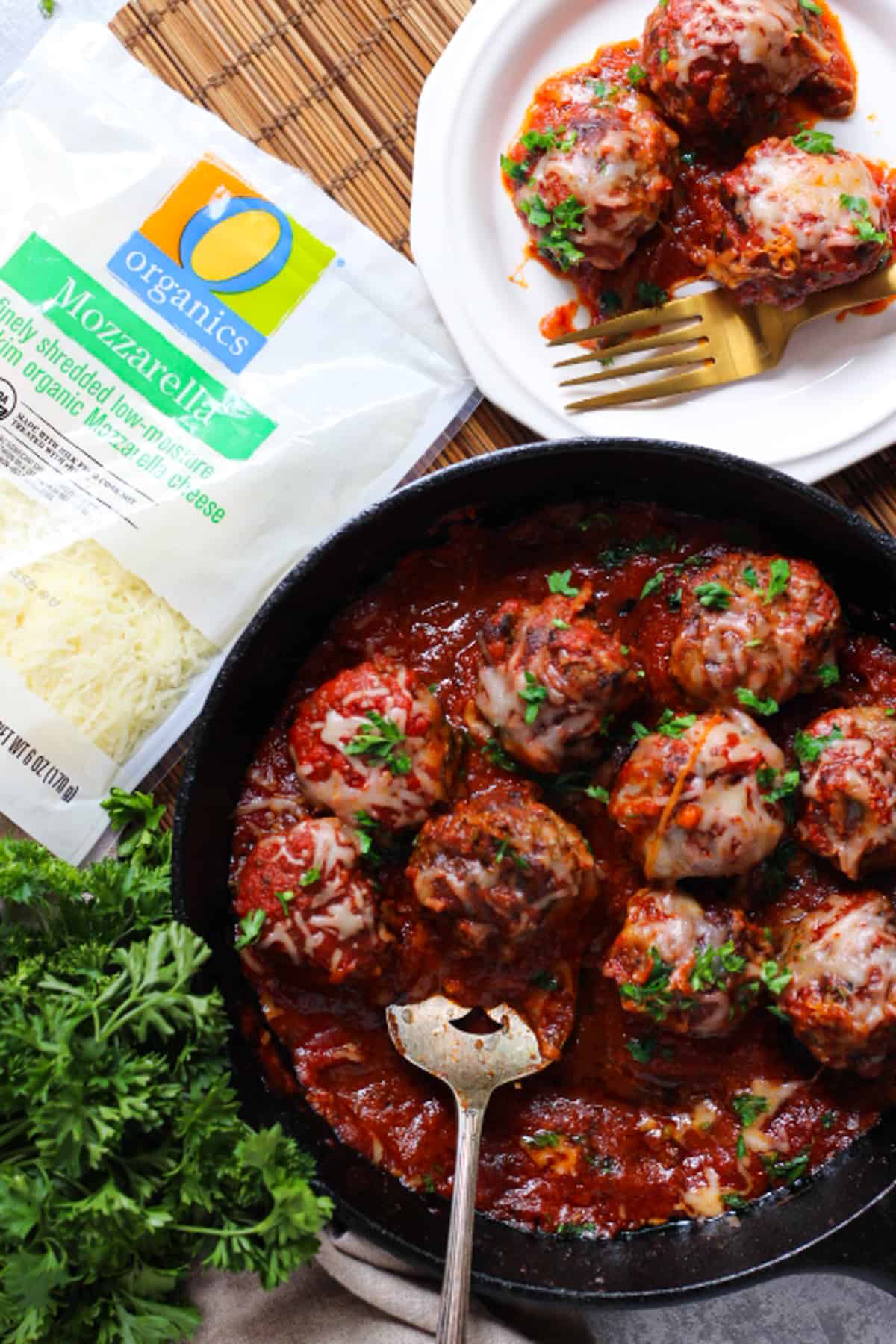 Homemade Italian meatballs are perfect for dinner. These are made with ground beef and are so juicy and tender. Cooked in tomato sauce and topped with mozzarella, you can enjoy these meatballs in a sub, with salad, potatoes or pasta! So easy and simple to make and they're perfect for meal prep. 