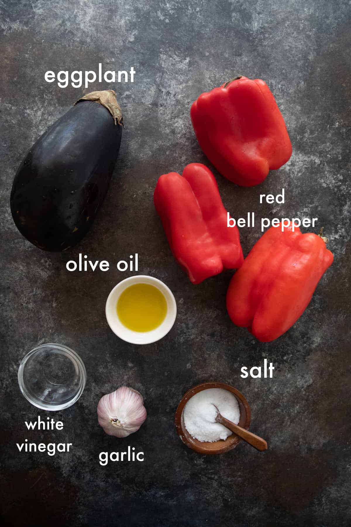 To make this recipe you need red bell pepper, eggplant, olive oil, salt, garlic and white vinegar.