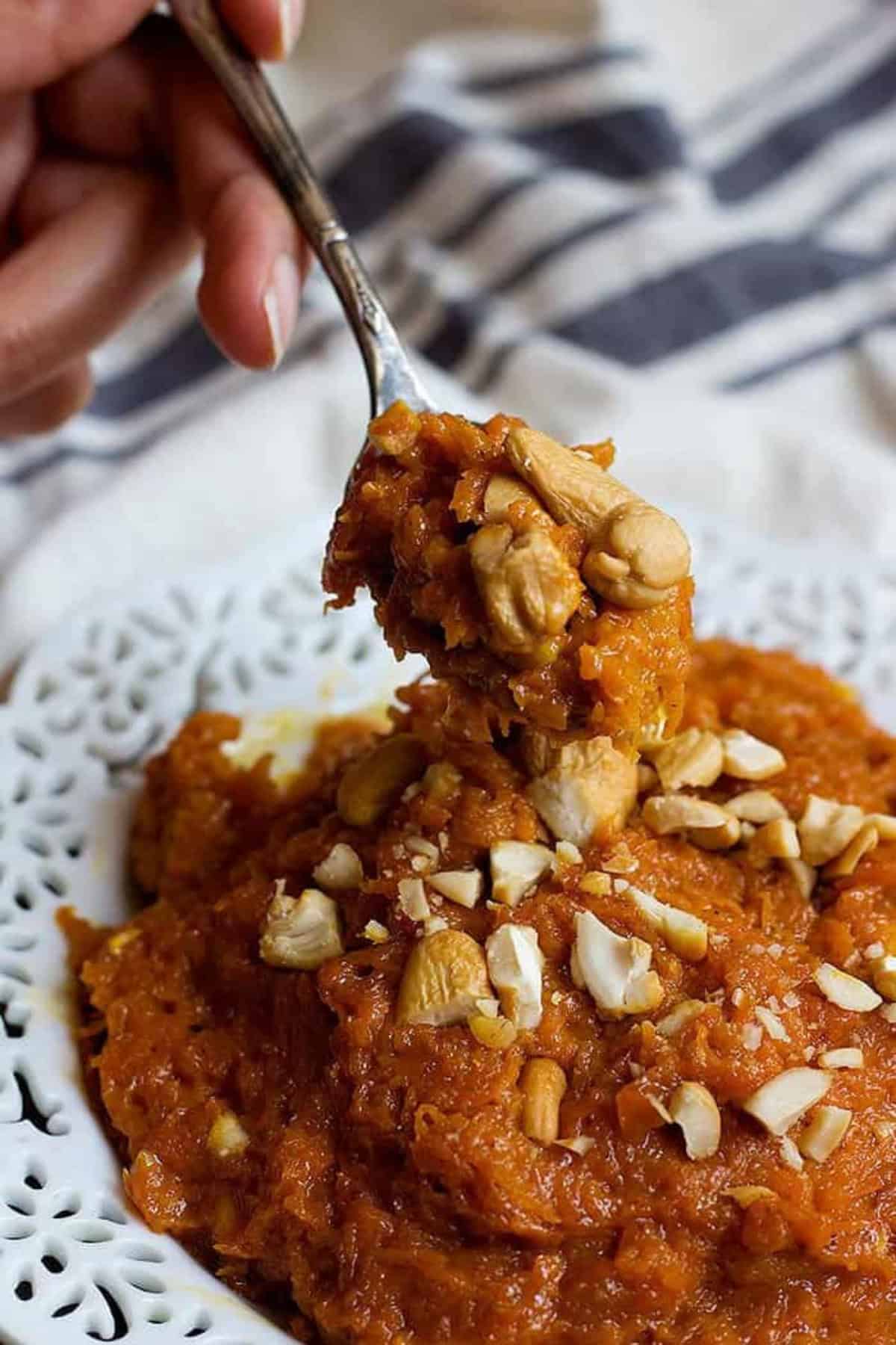 Made with only a few ingredients, Gajar Halwa is a traditional Indian dessert that is absolutely delicious. This is a delicious carrot halwa recipe that you can make at home easily.\

