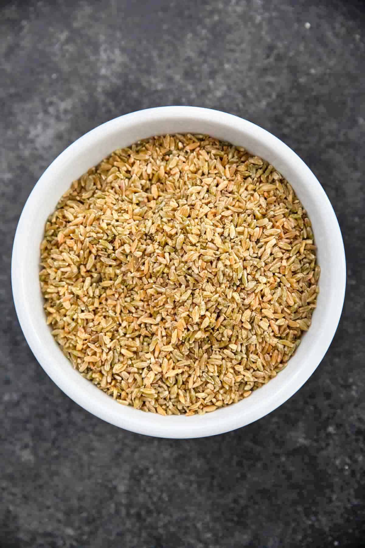 Uncooked freekeh in a bowl.