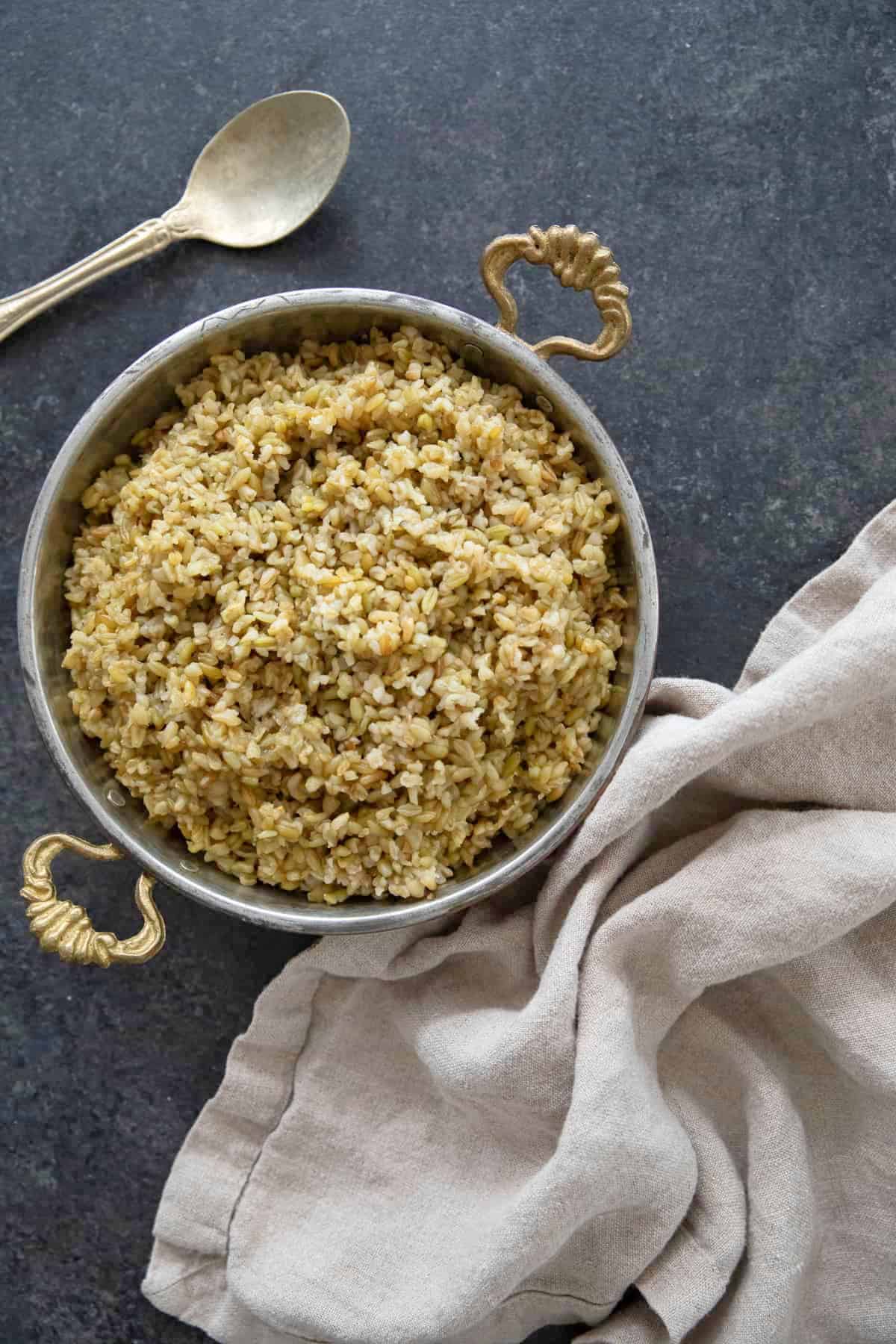 A bowl of cooked cracked freekeh. 