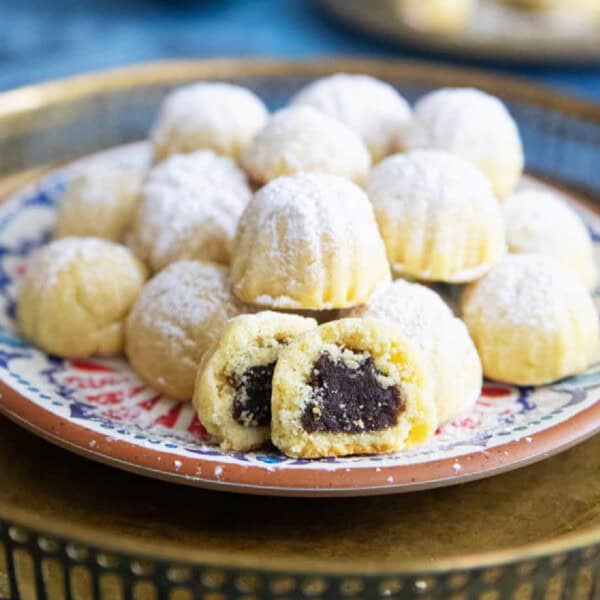 maamoul cookies on a plate.