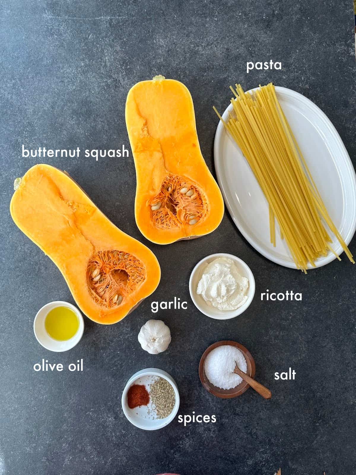 To make this recipe you need pasta, butternut squash, ricotta, spices, olive oil and garlic. 